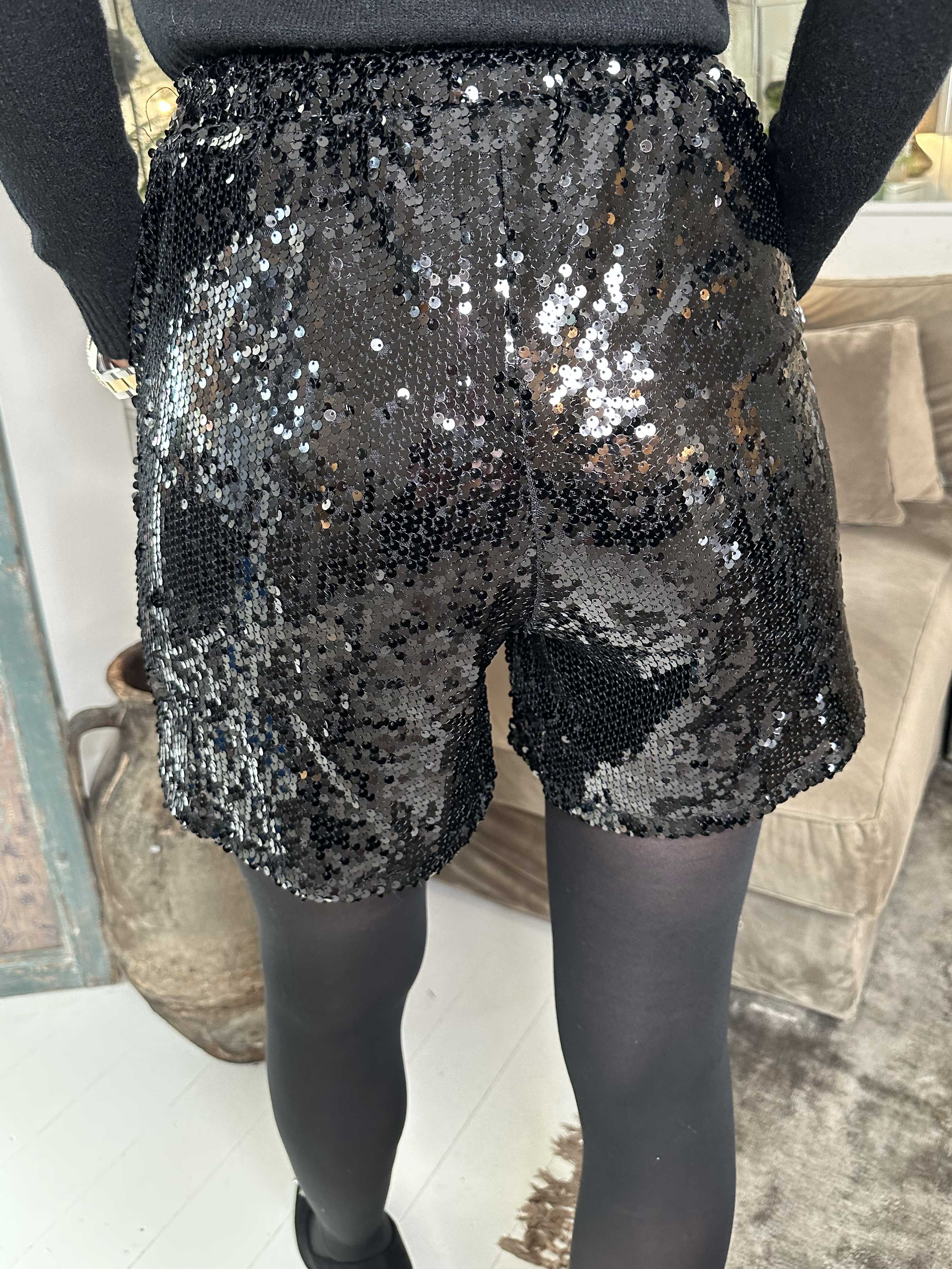 Agnes - Svarta shorts med paljetter