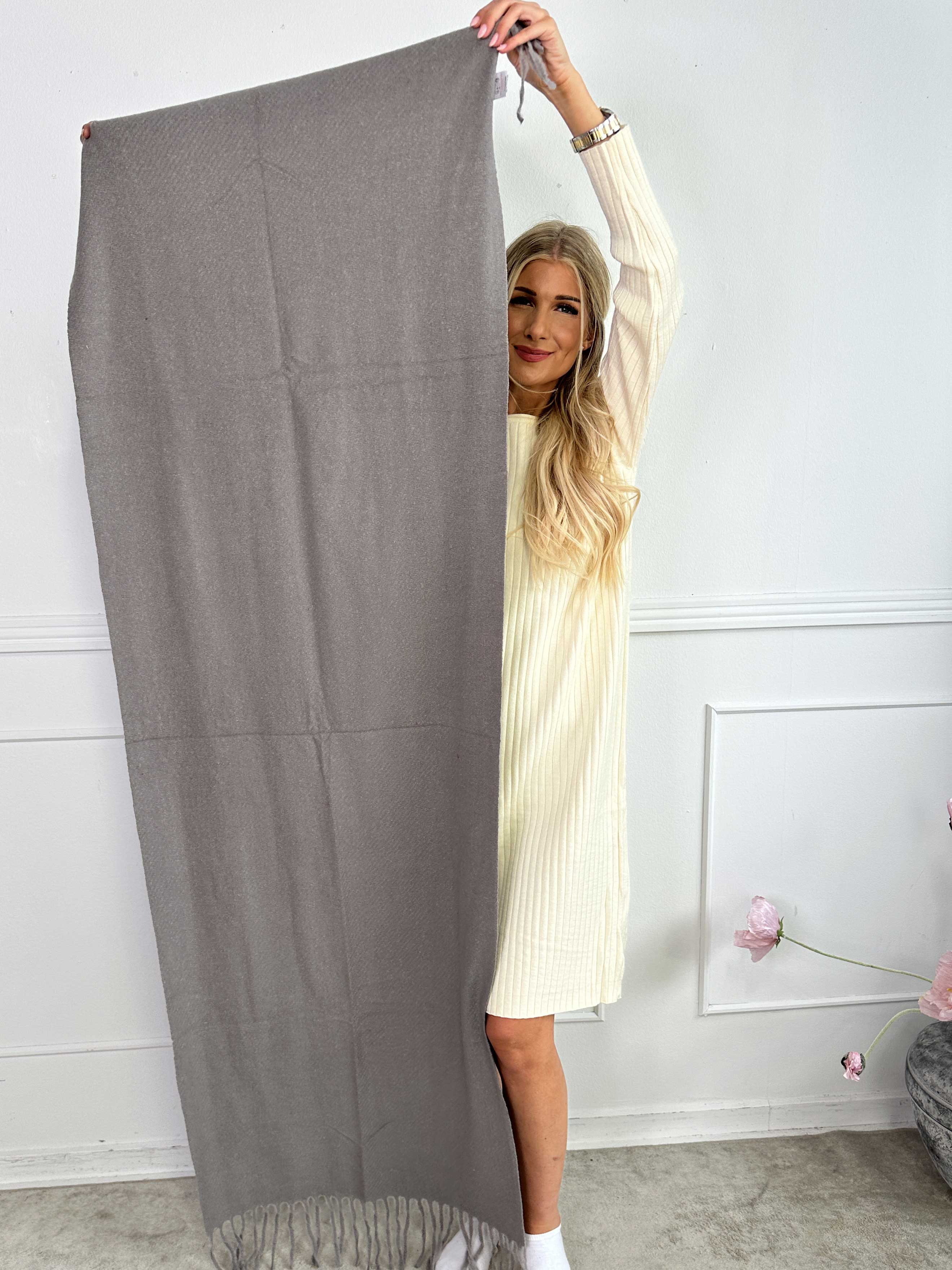 Ailany - Enfärgad halsduk i viskos och ull