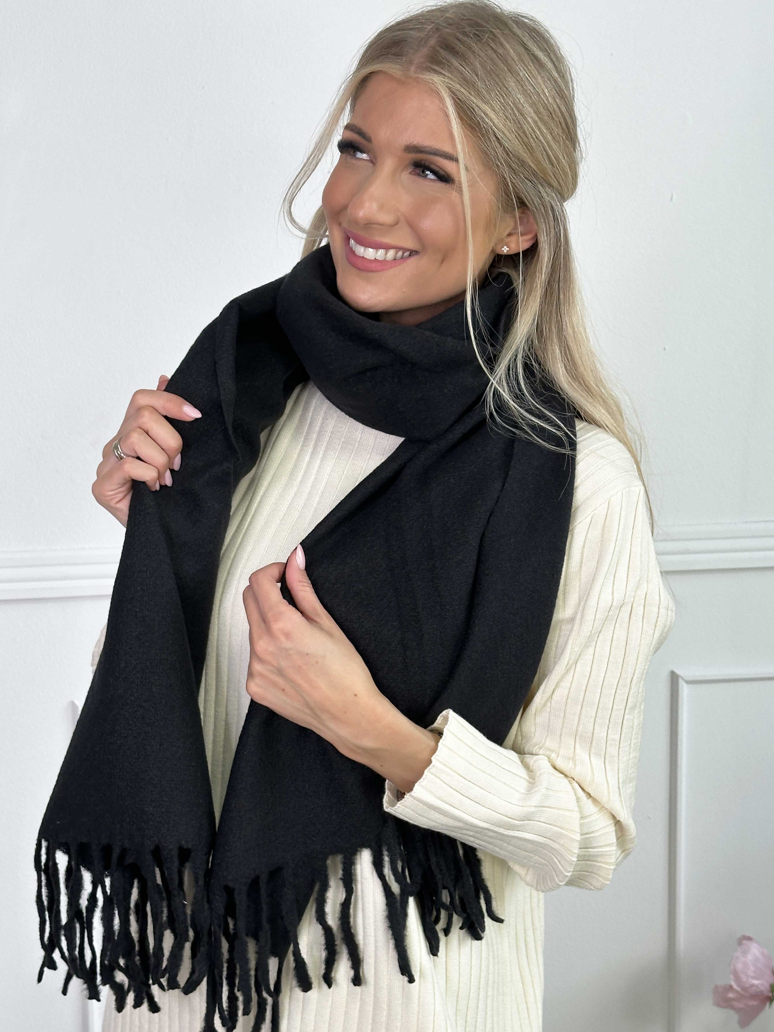 Ailany - Enfärgad halsduk i viskos och ull