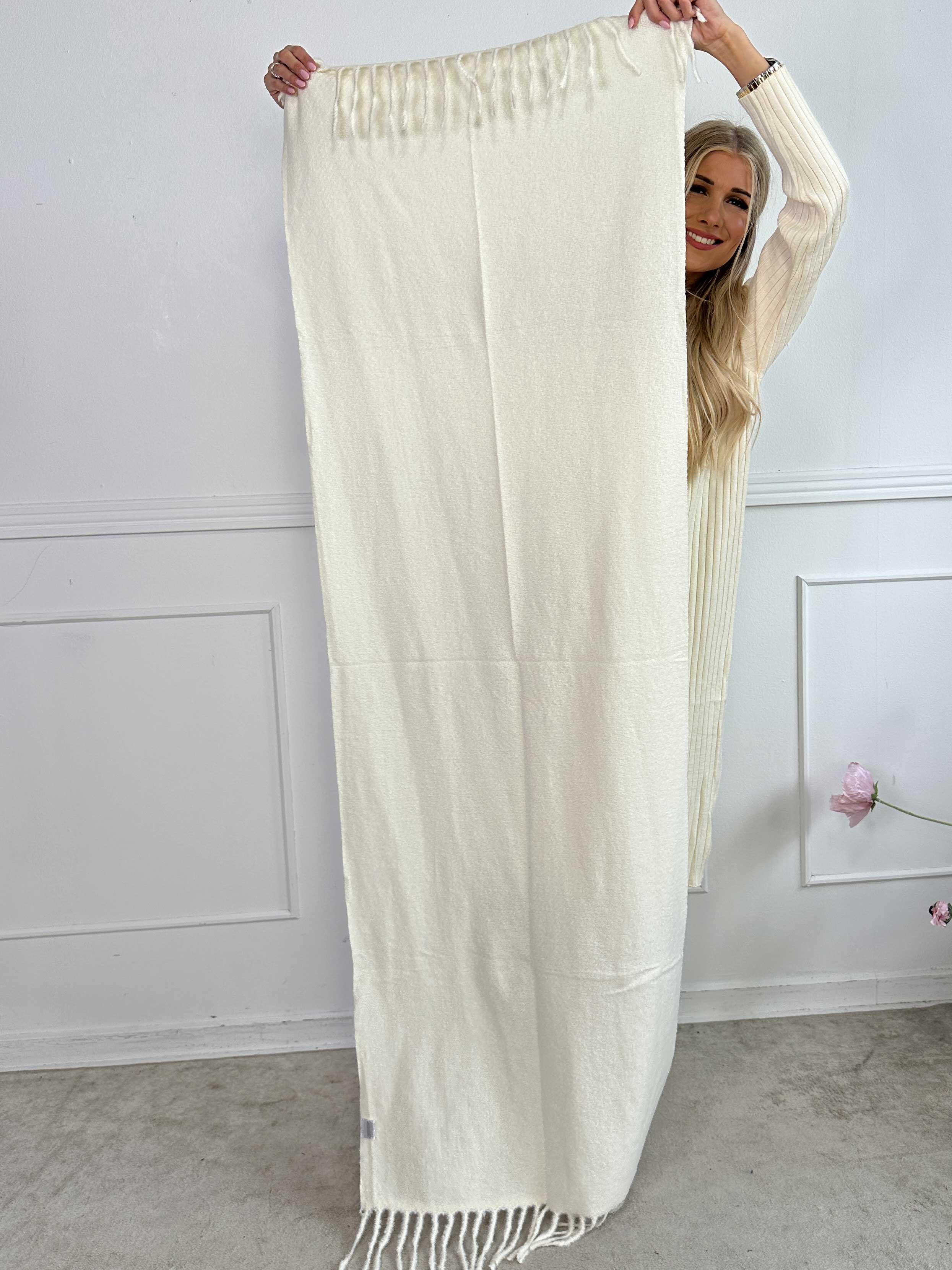 Ailany - Enfärgad halsduk i viskos och ull