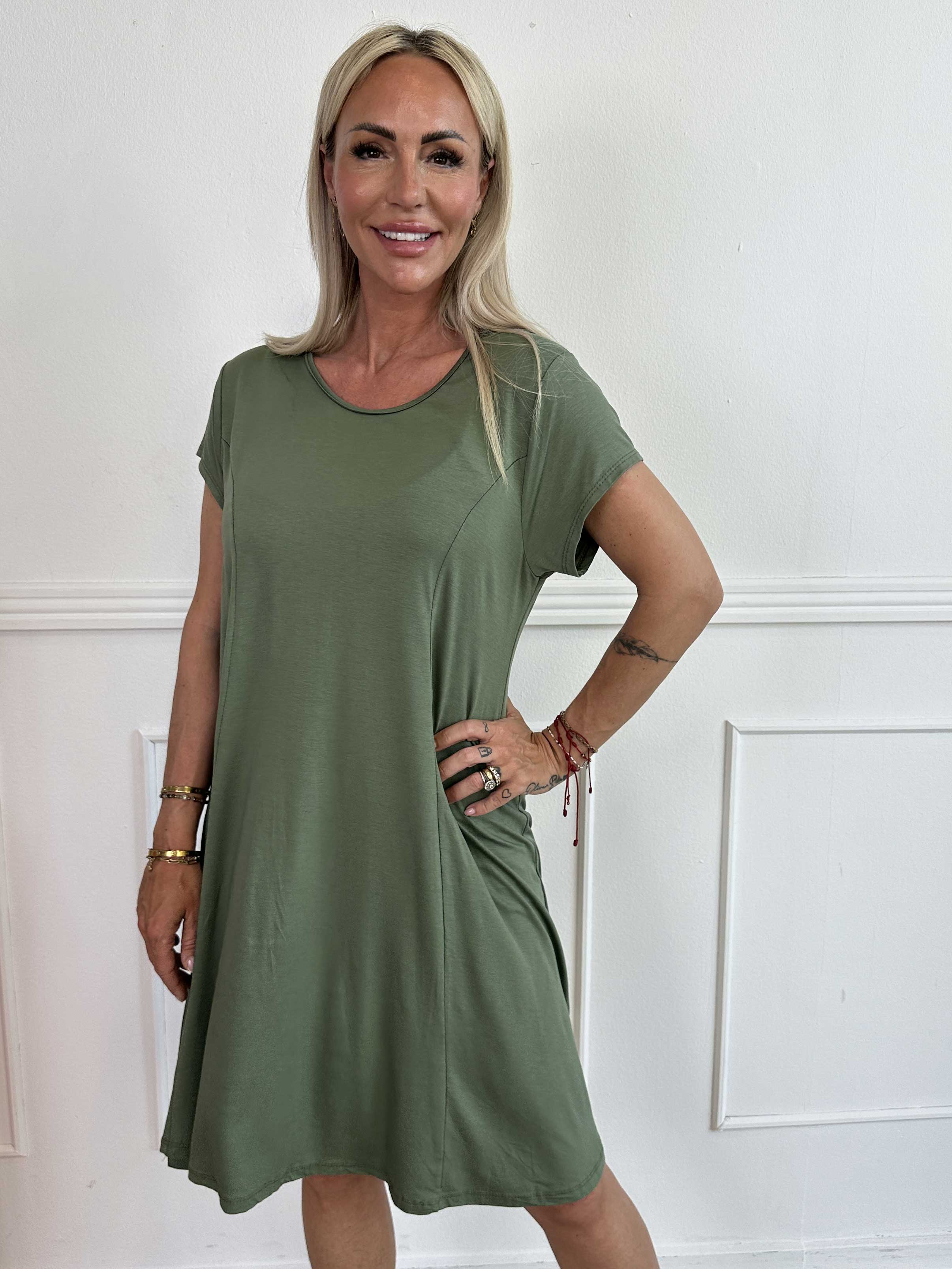 Alcippe - Enfärgad viskos klänning i A-form