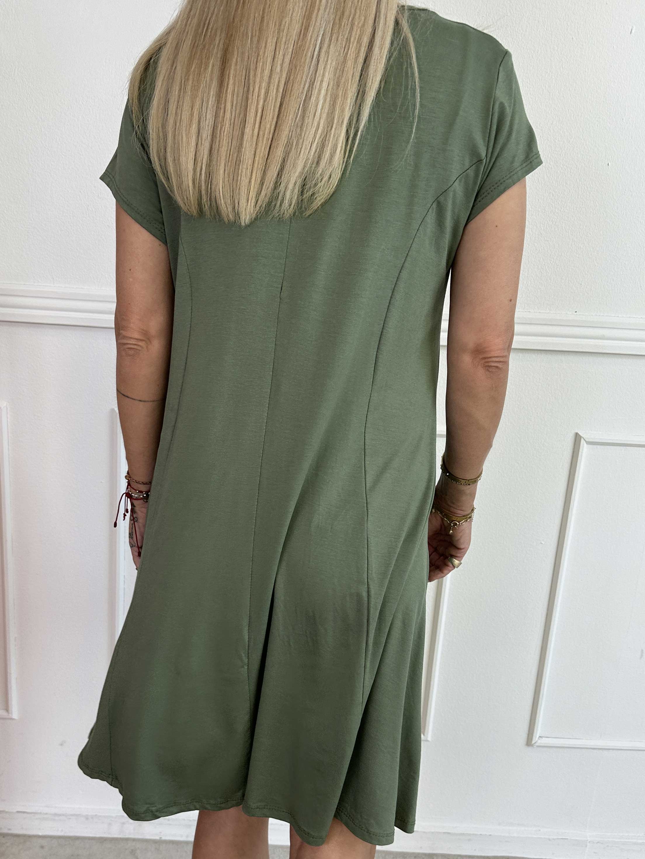 Alcippe - Enfärgad viskos klänning i A-form