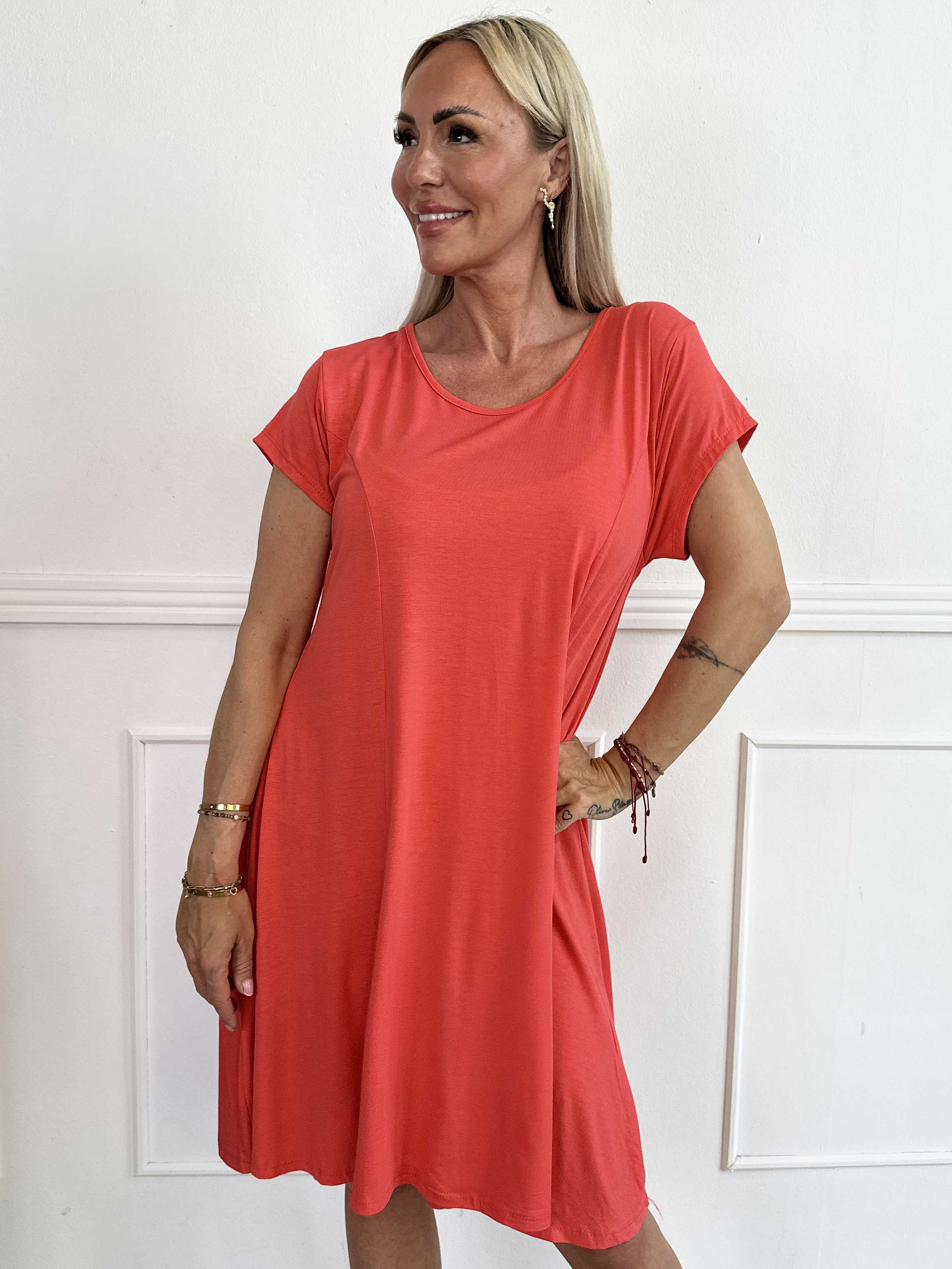 Alcippe - Enfärgad viskos klänning i A-form