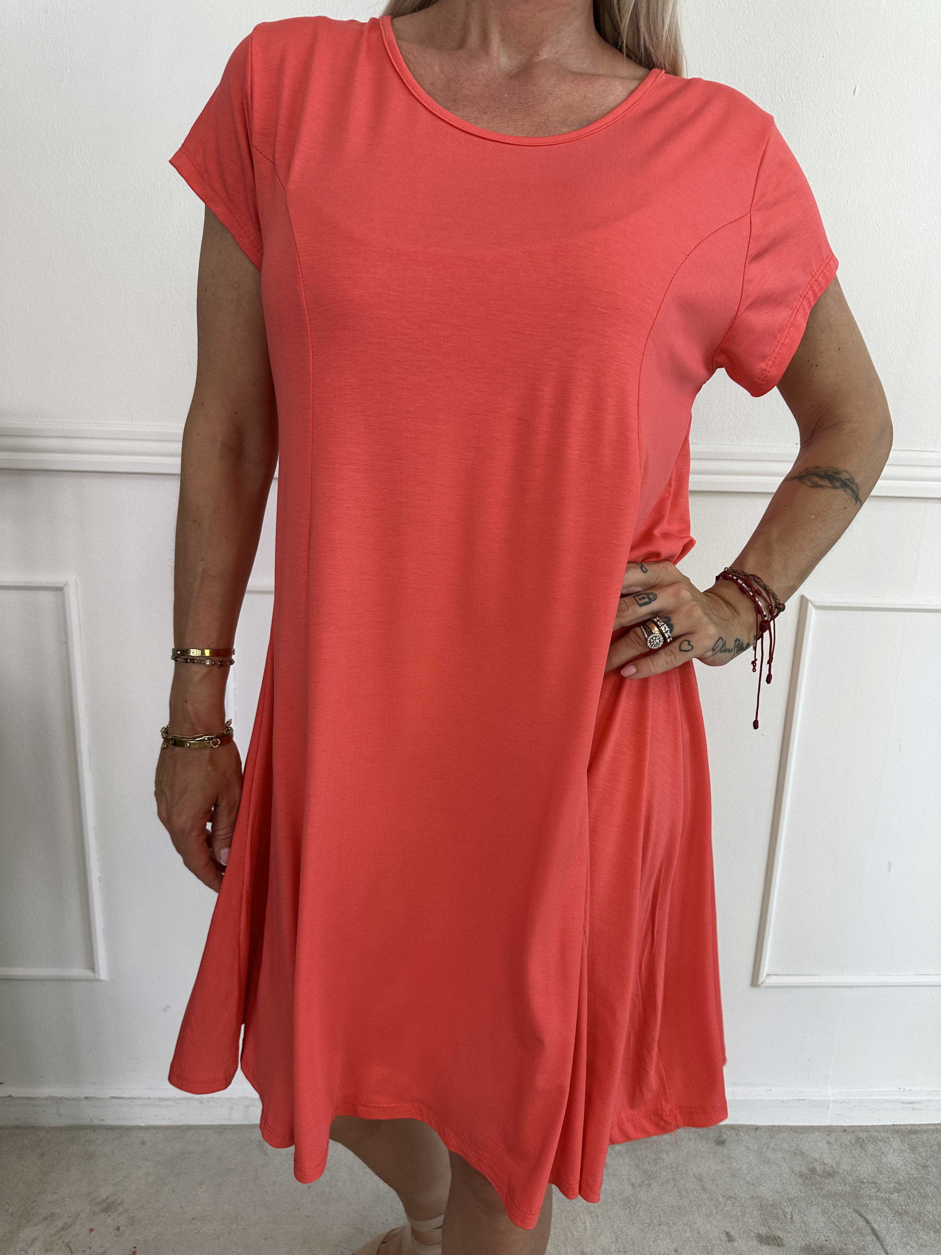 Alcippe - Enfärgad viskos klänning i A-form