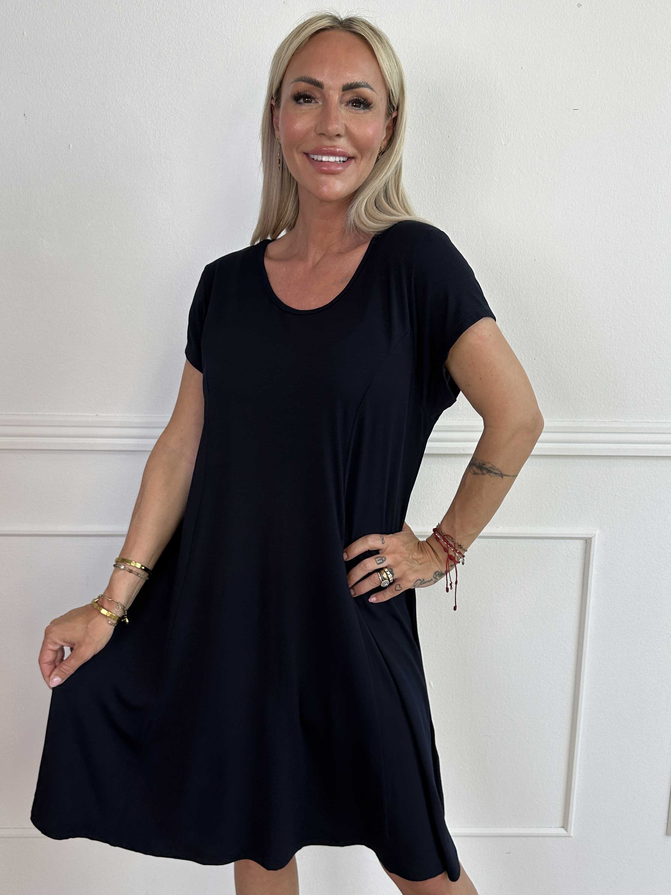 Alcippe - Enfärgad viskos klänning i A-form