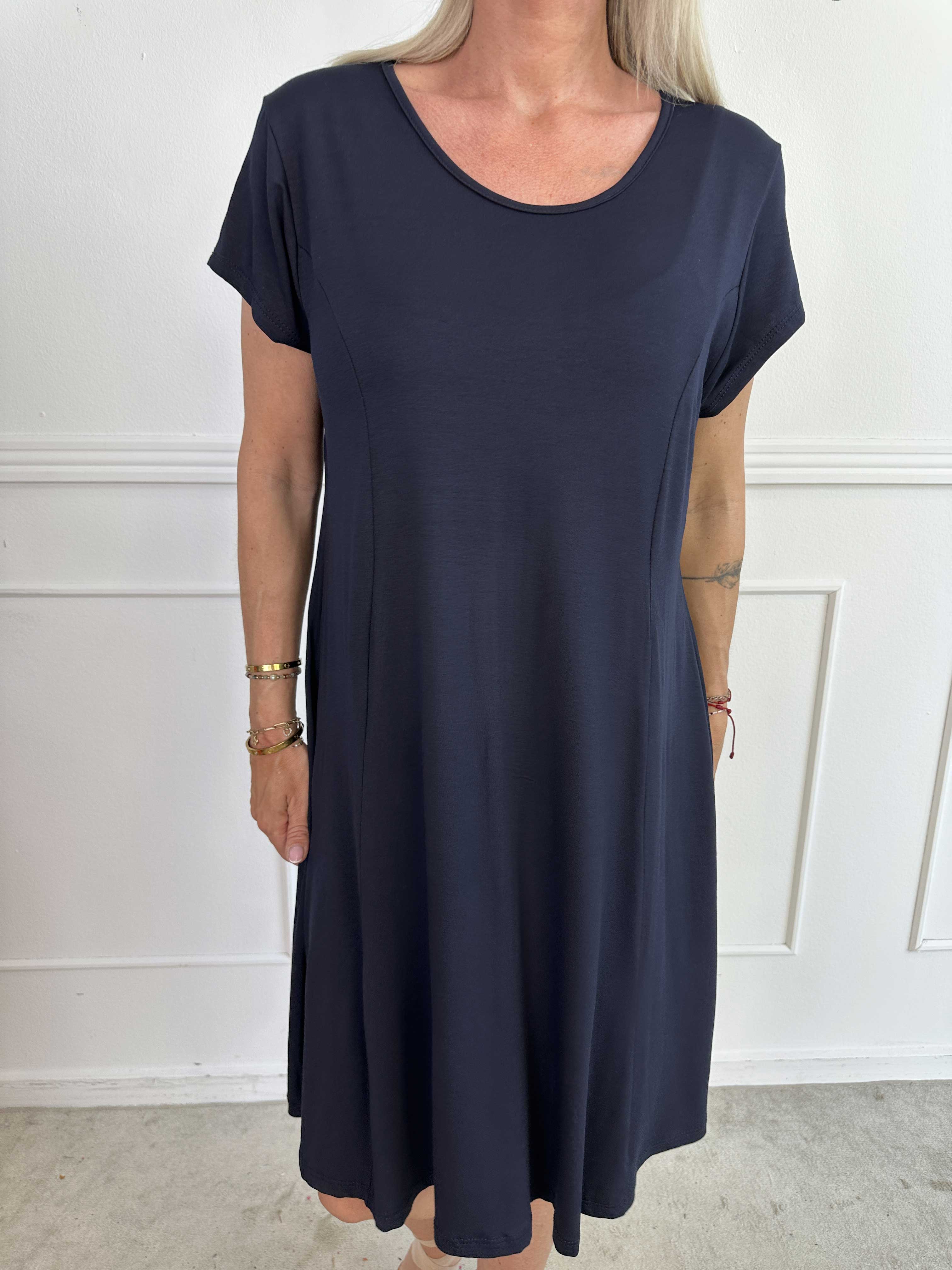 Alcippe - Enfärgad viskos klänning i A-form