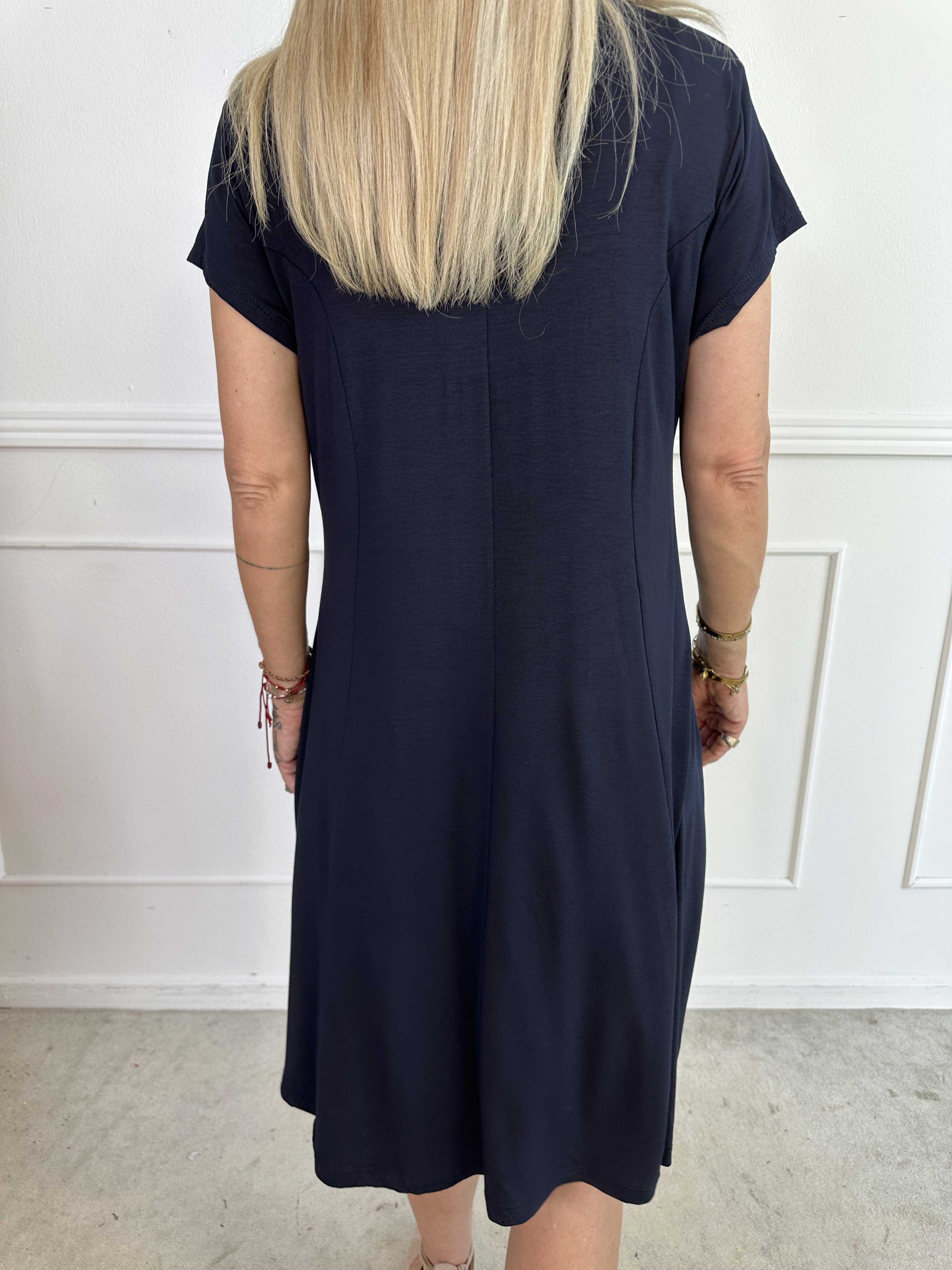 Alcippe - Enfärgad viskos klänning i A-form