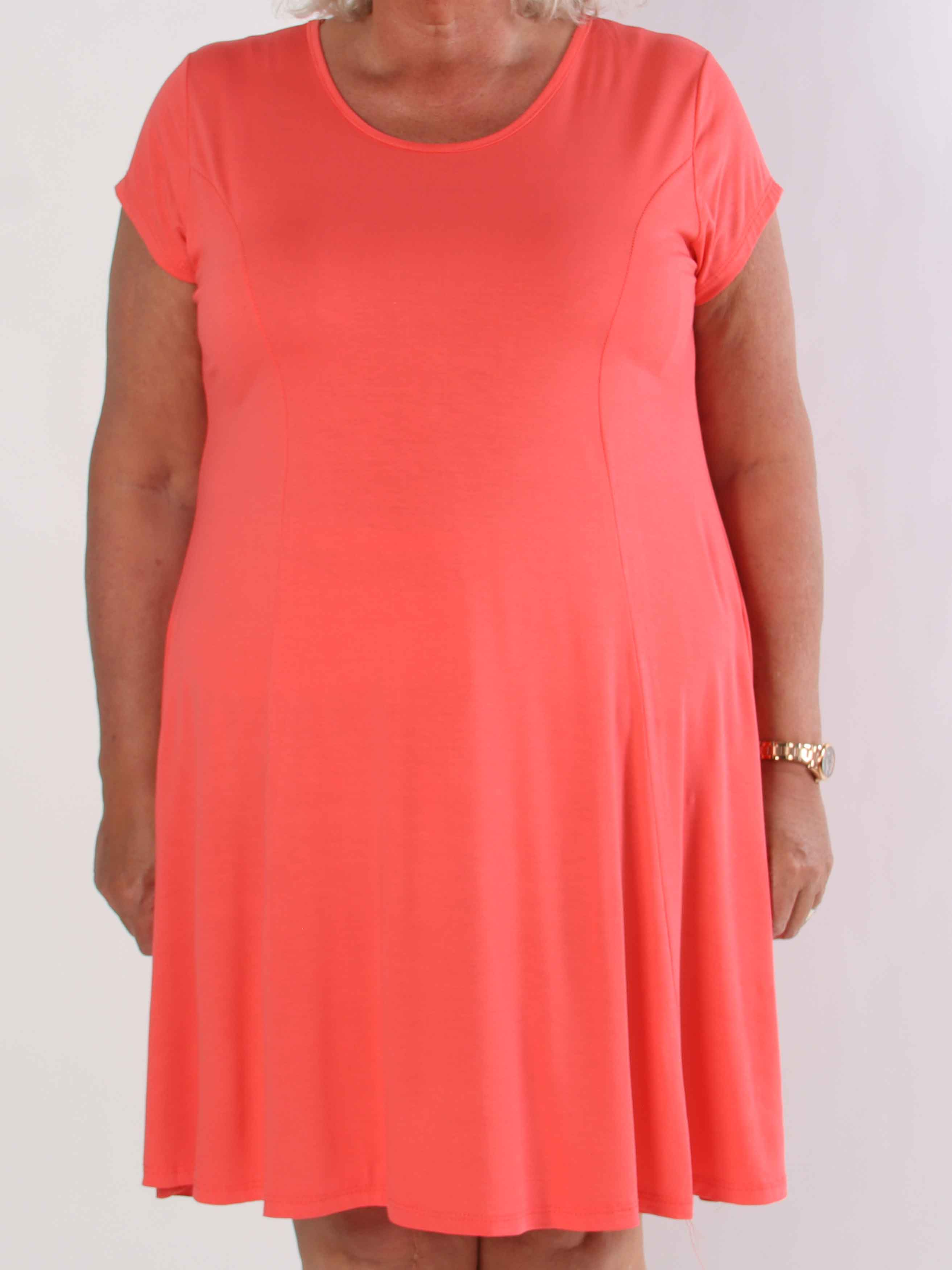 Alcippe - Enfärgad plus size viskos klänning i A-form