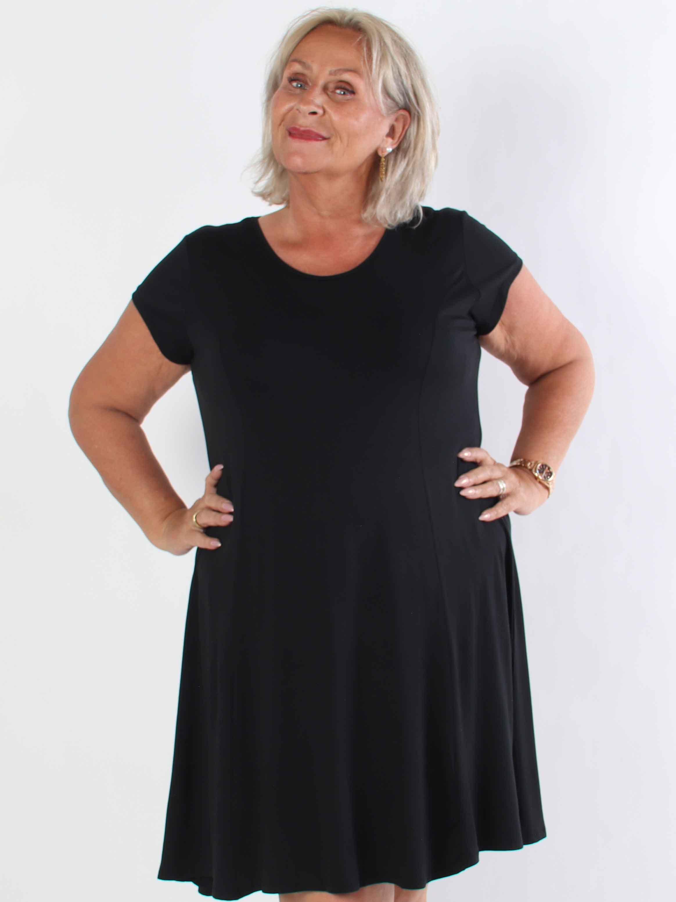 Alcippe - Enfärgad plus size viskos klänning i A-form