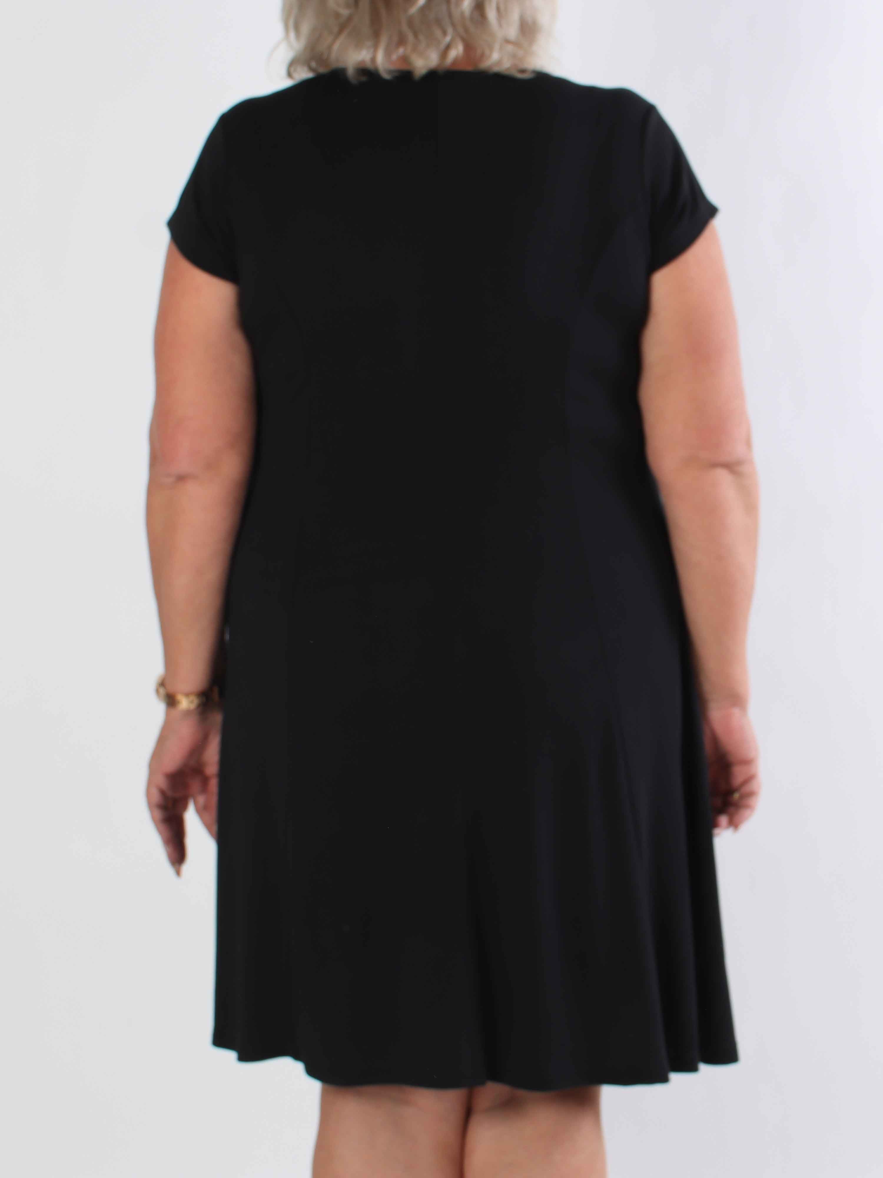 Alcippe - Enfärgad plus size viskos klänning i A-form