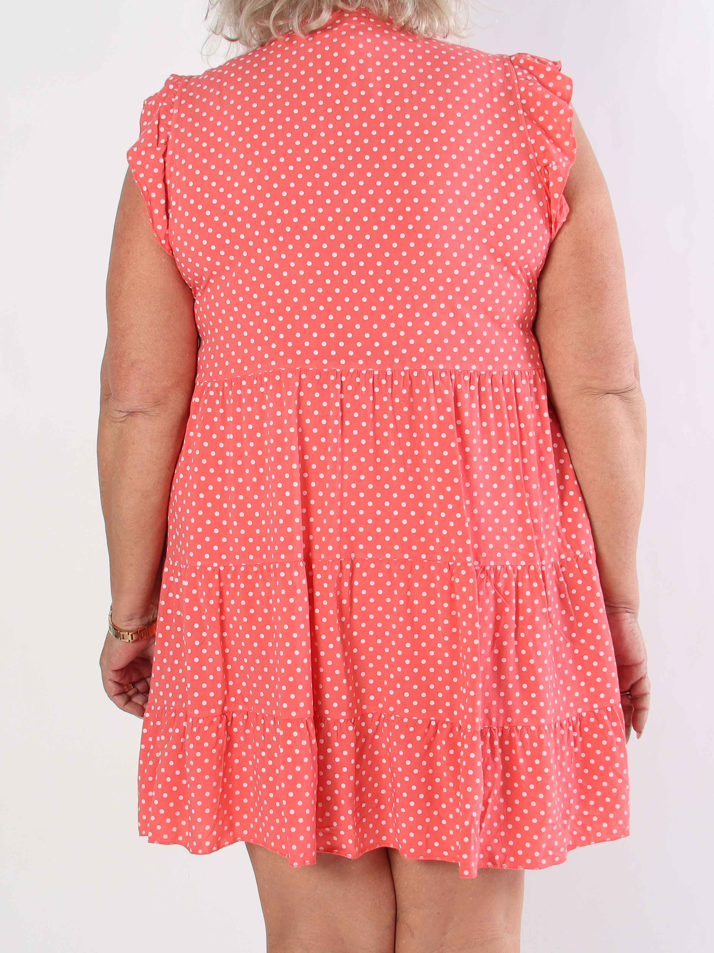 Alcmene Dot - Söt klänning i viskos med prickar och volangärmar