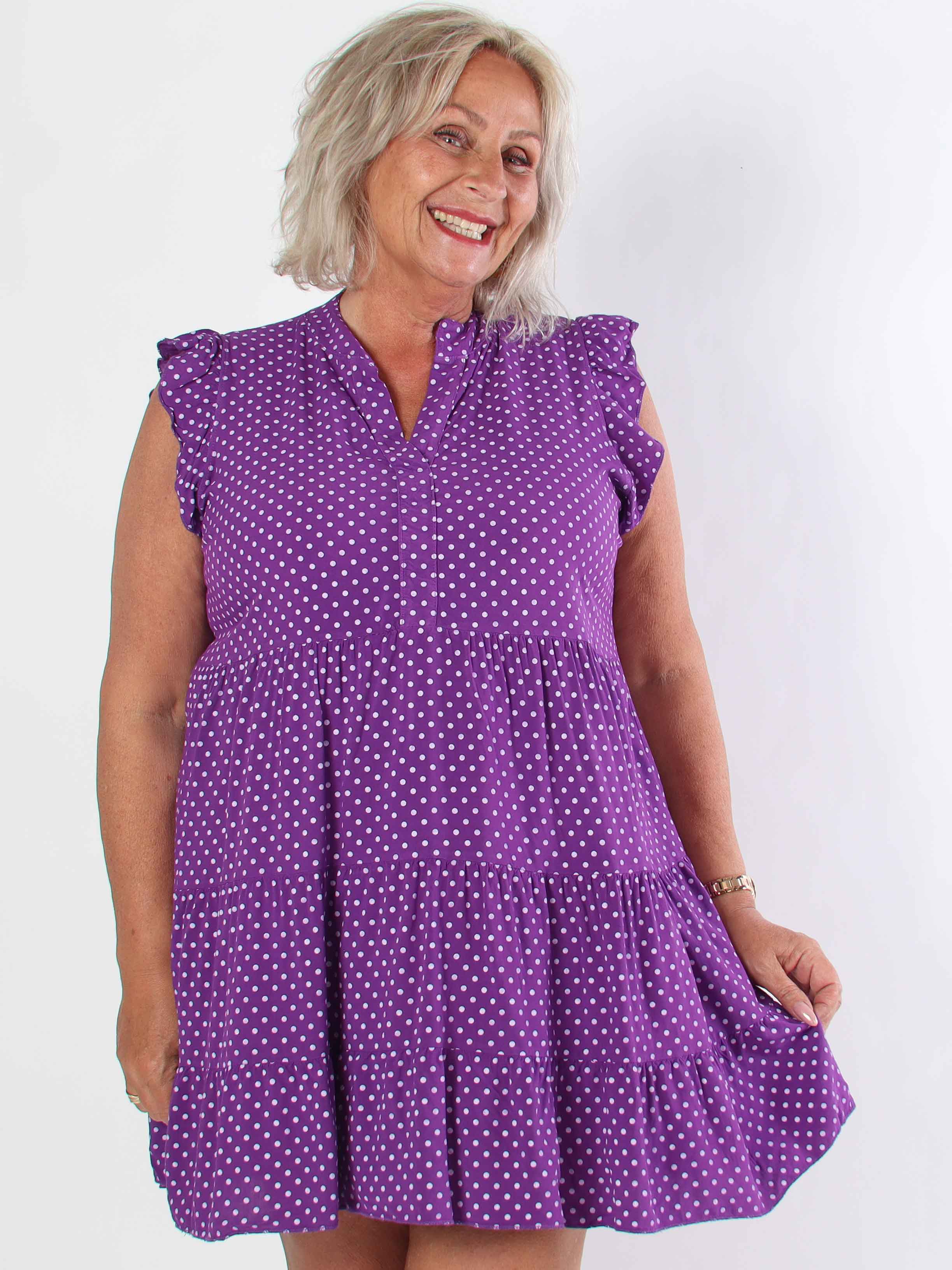 Alcmene Dot - Söt klänning i viskos med prickar och volangärmar