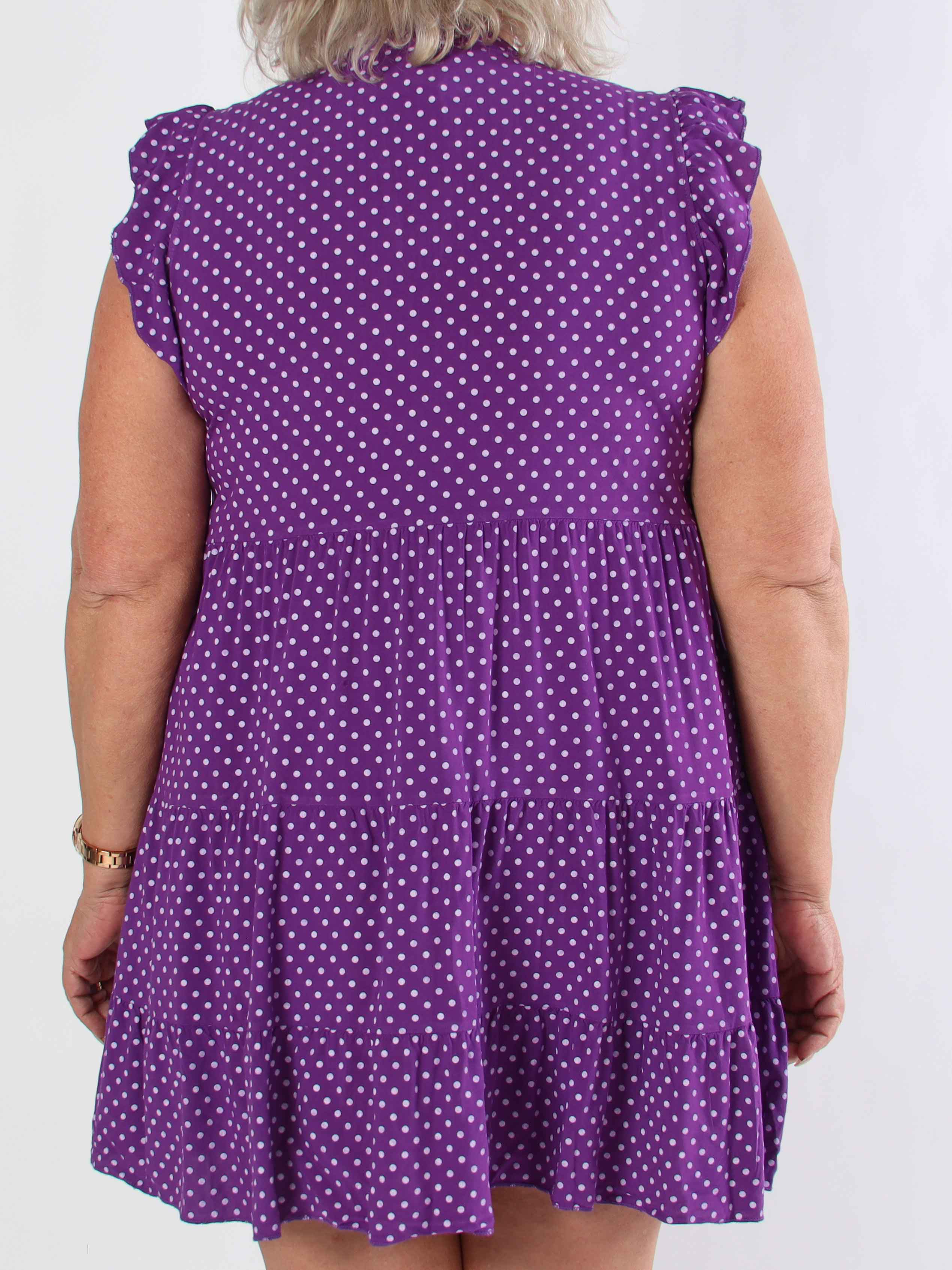 Alcmene Dot - Söt klänning i viskos med prickar och volangärmar