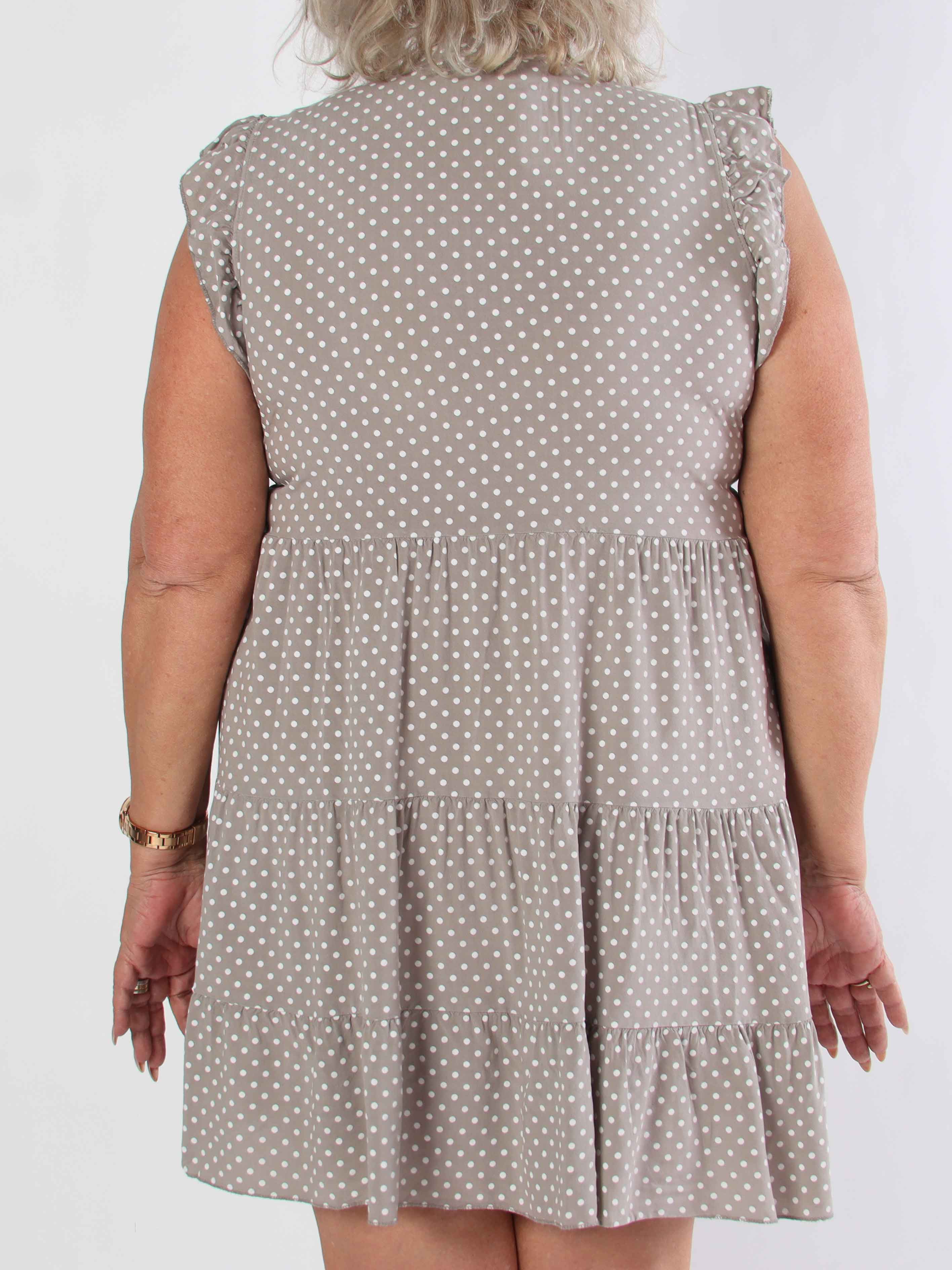 Alcmene Dot - Söt klänning i viskos med prickar och volangärmar