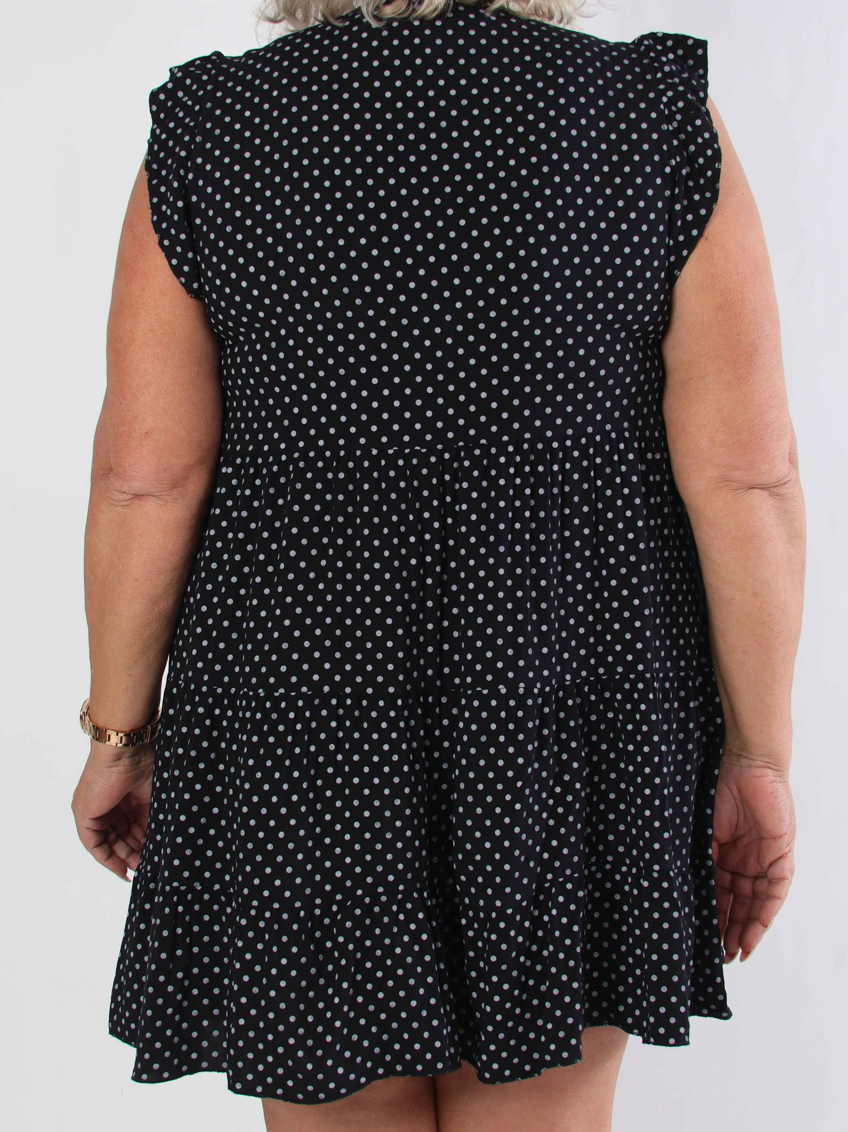 Alcmene Dot - Söt klänning i viskos med prickar och volangärmar