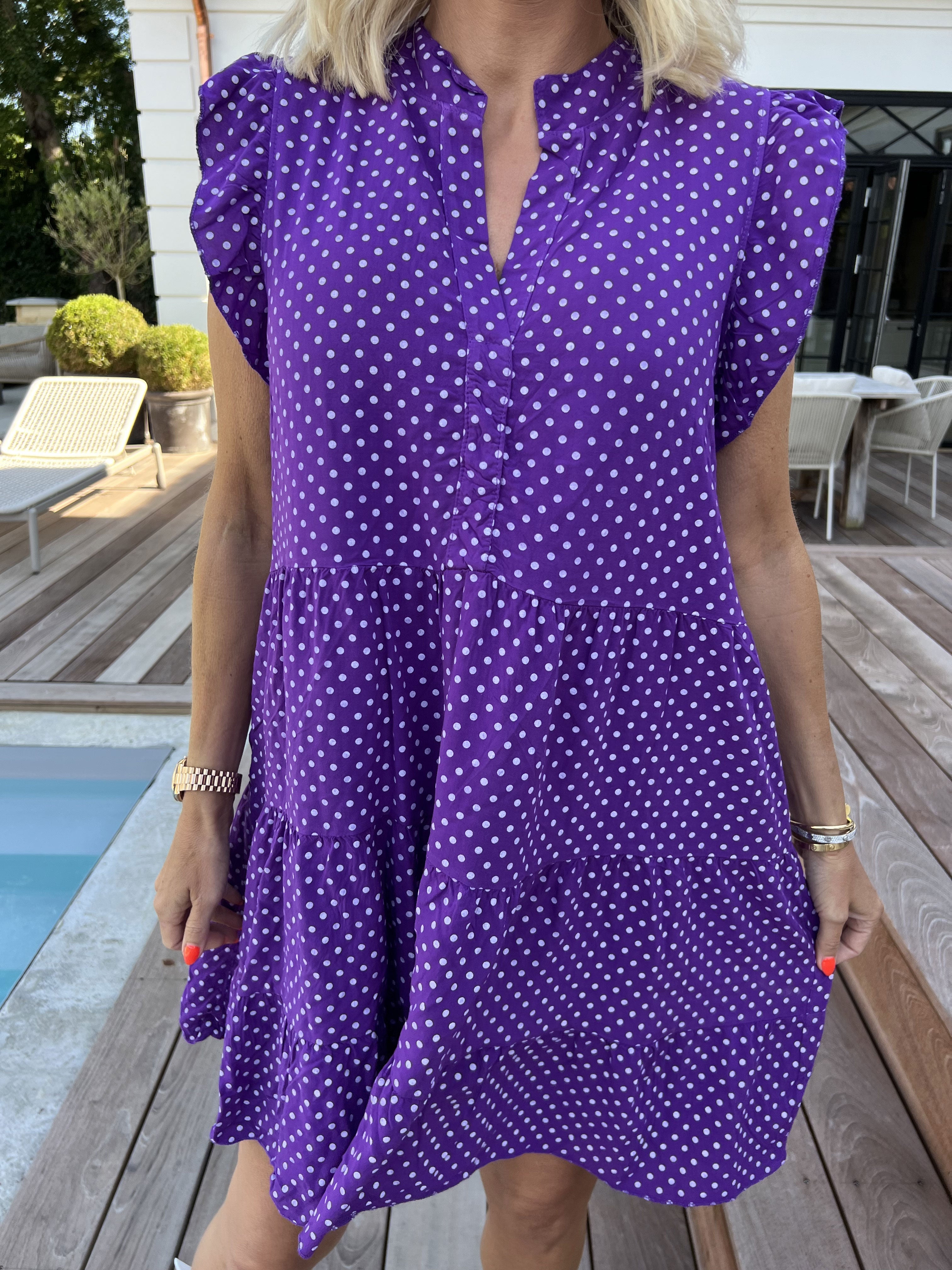 Alcmene Dot - Söt klänning i viskos med prickar och volangärmar