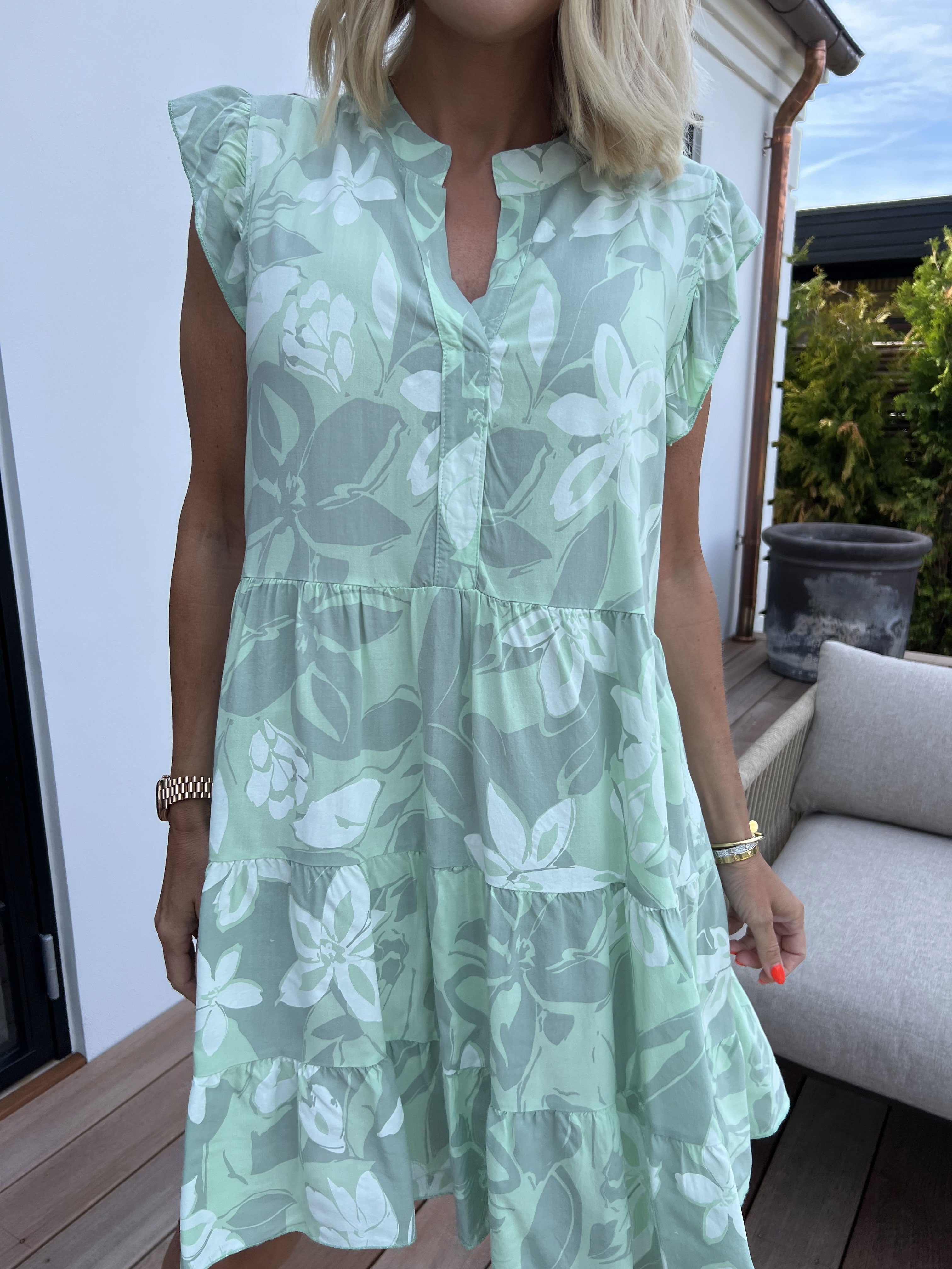 Alcmene Flower - Söt viskos tunikaklänning med volanger