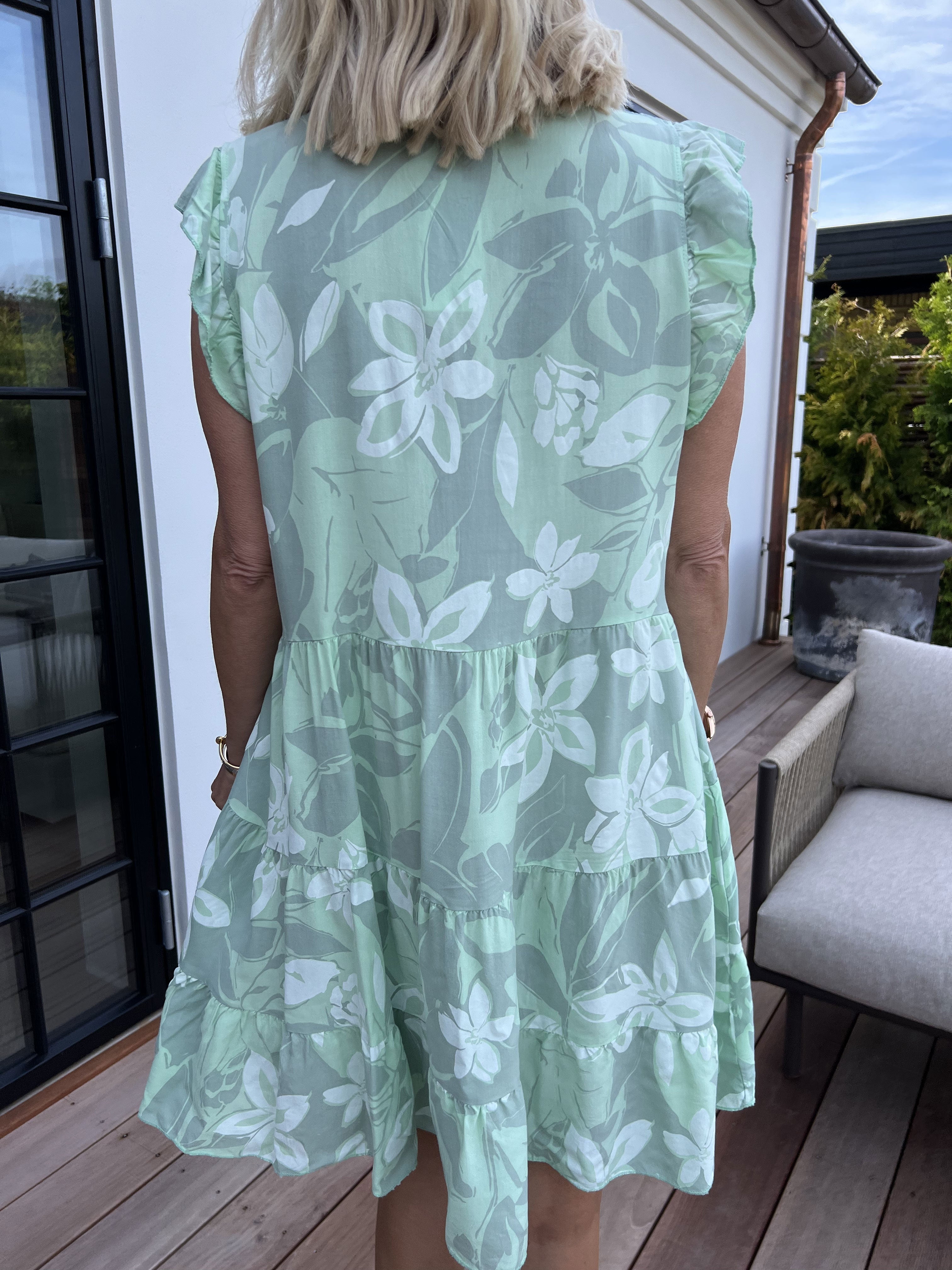 Alcmene Flower - Söt viskos tunikaklänning med volanger