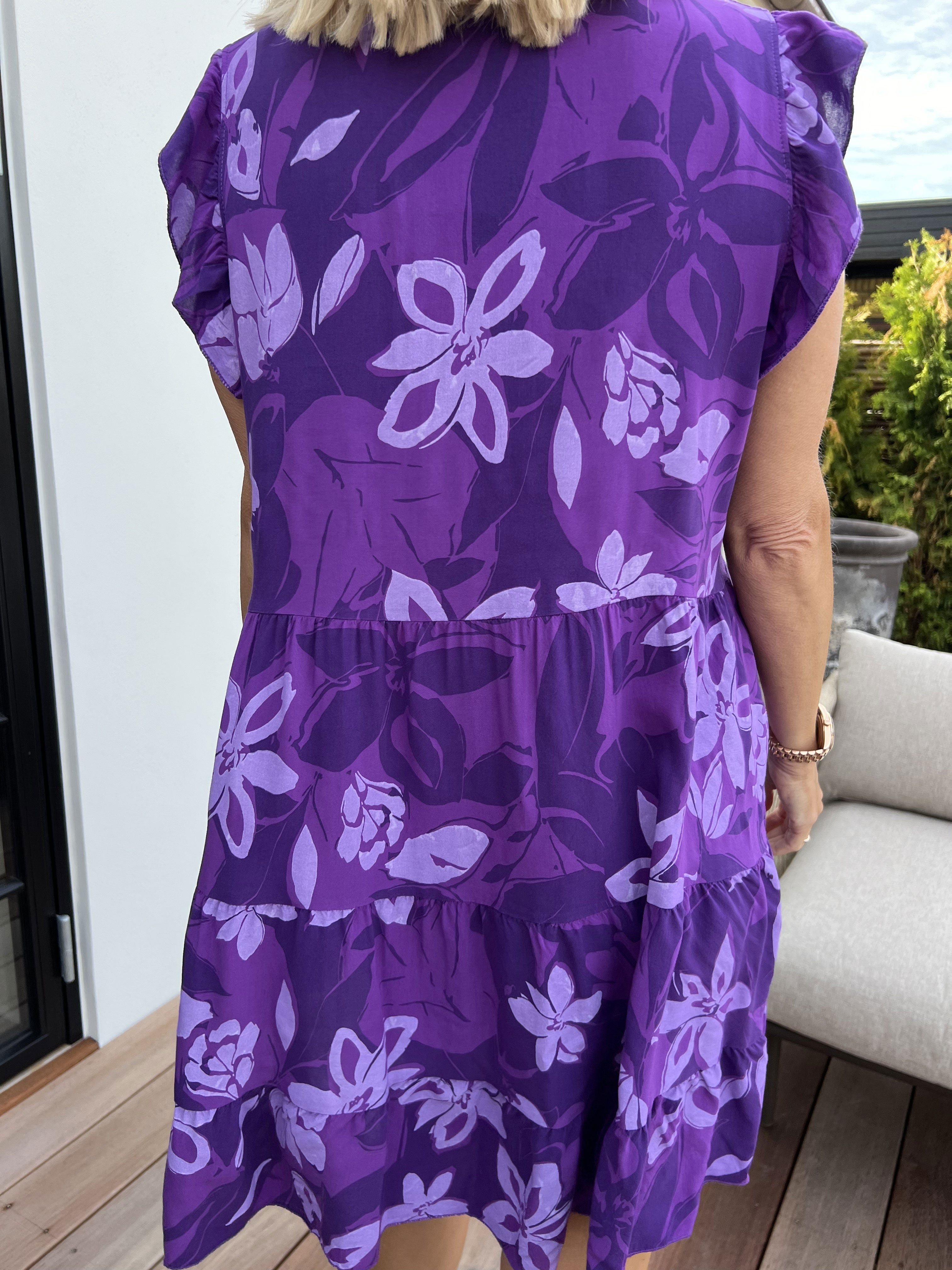 Alcmene Flower - Söt viskos tunikaklänning med volanger