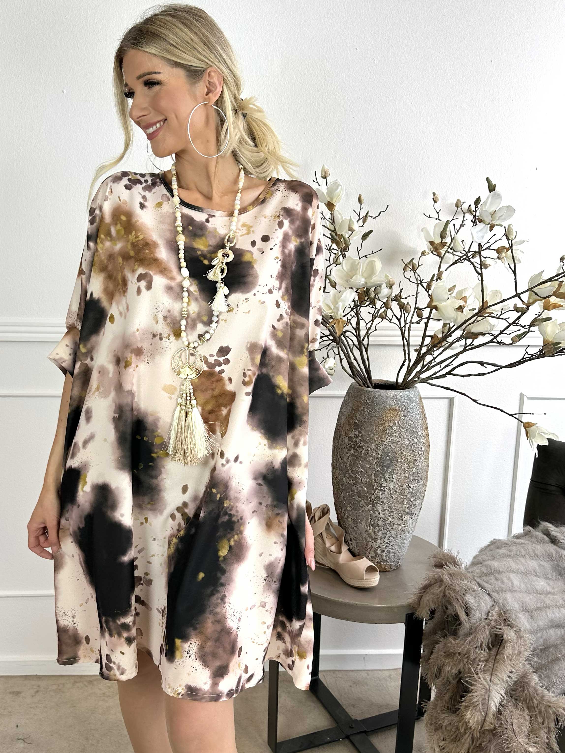 Alfrida - Batikmönstrad klänning i lös passform