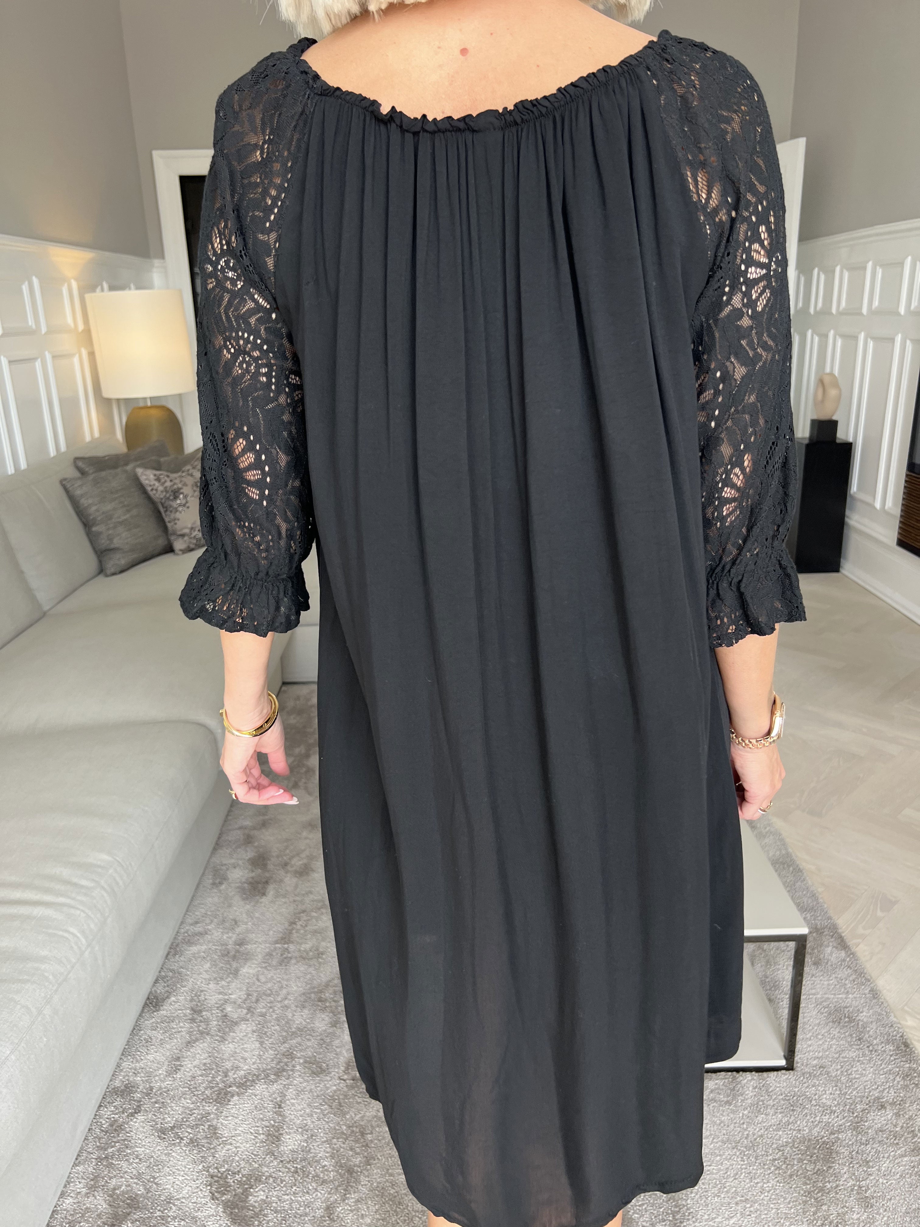 Aliyah - Tunika med spetsärmar