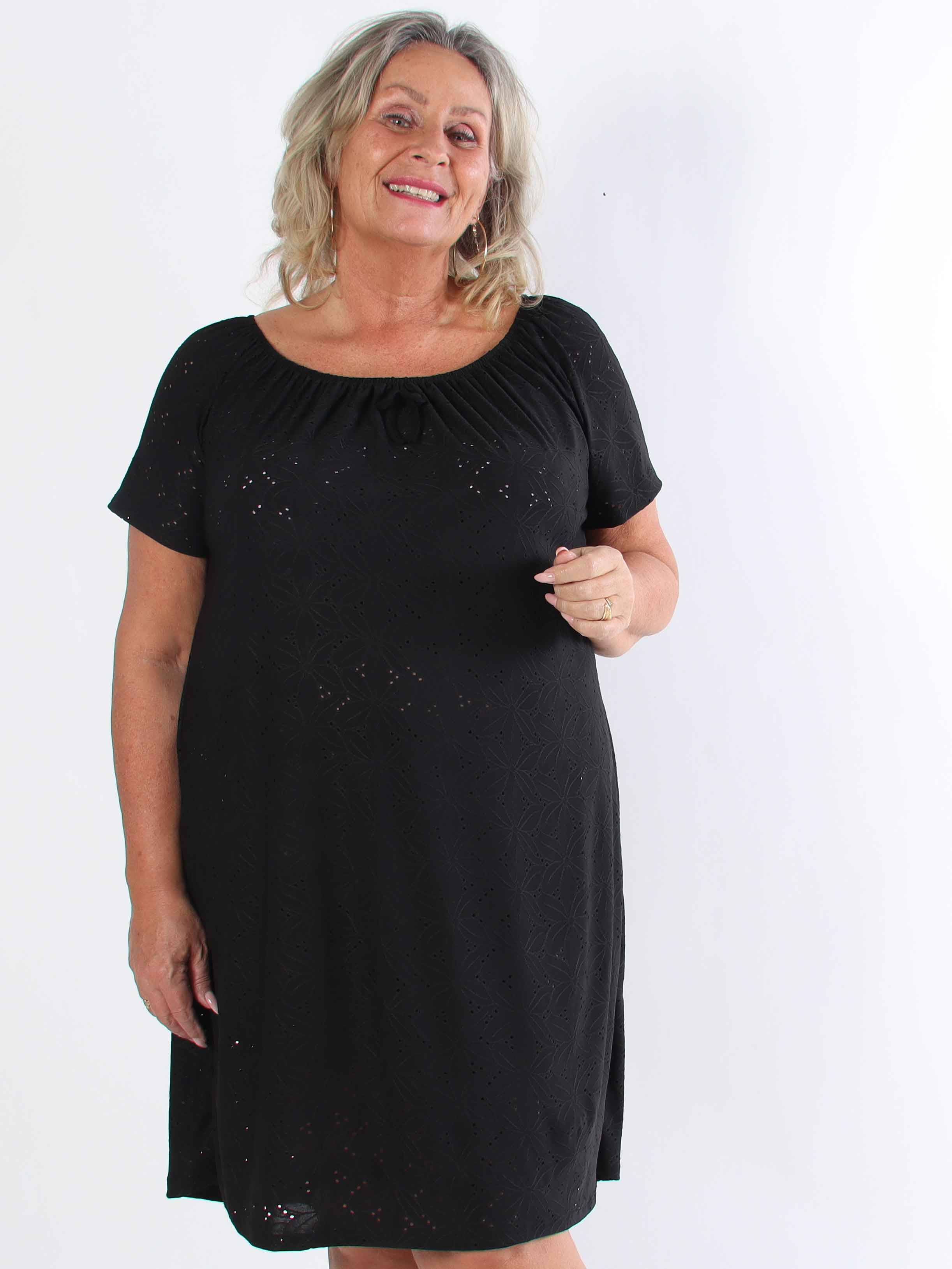 Aliz - Söt mjuk plus size-klänning med broderie anglaise