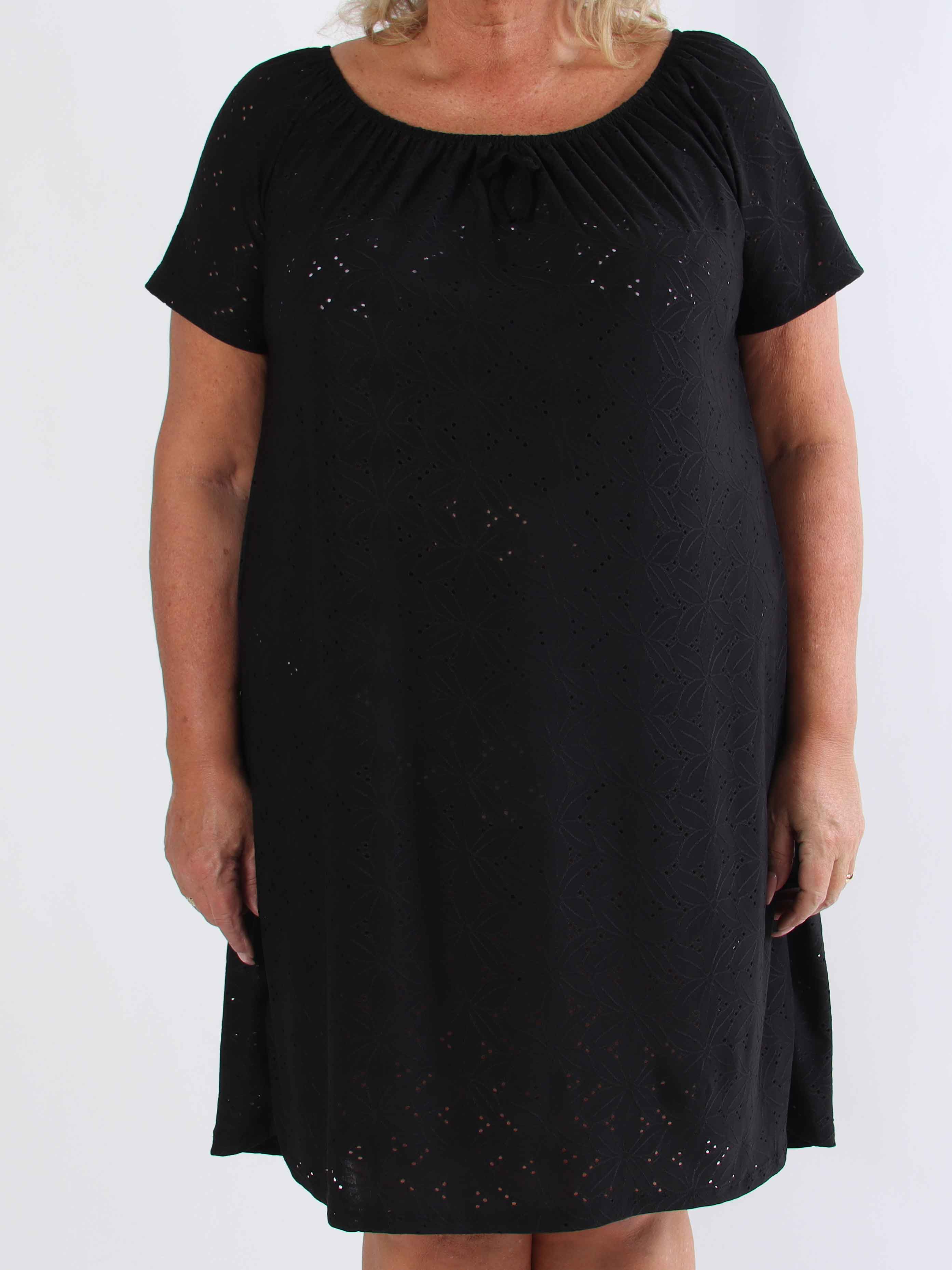 Aliz - Söt mjuk plus size-klänning med broderie anglaise