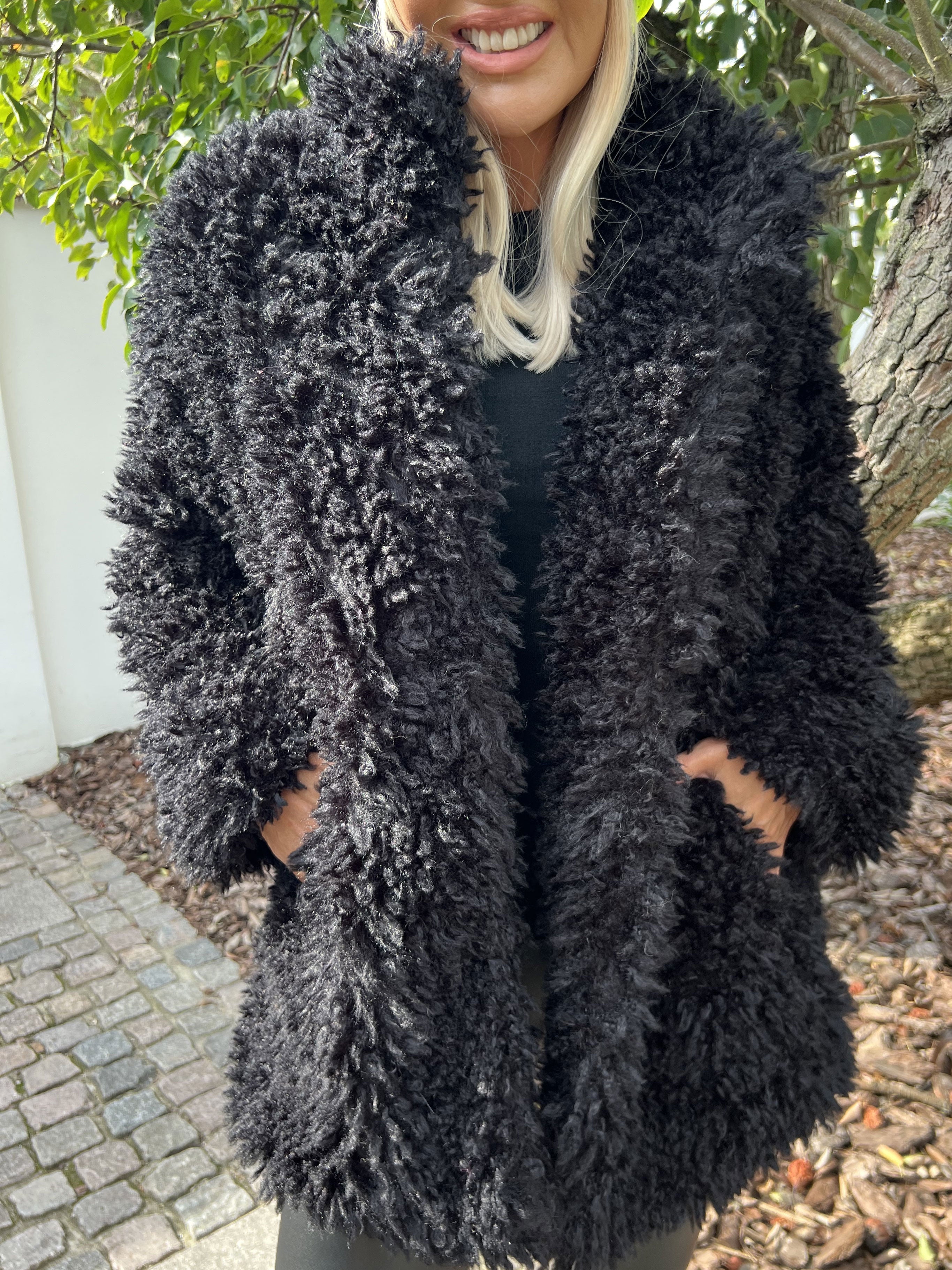 Alma - Jacka i pile med tryckknappar och fickor