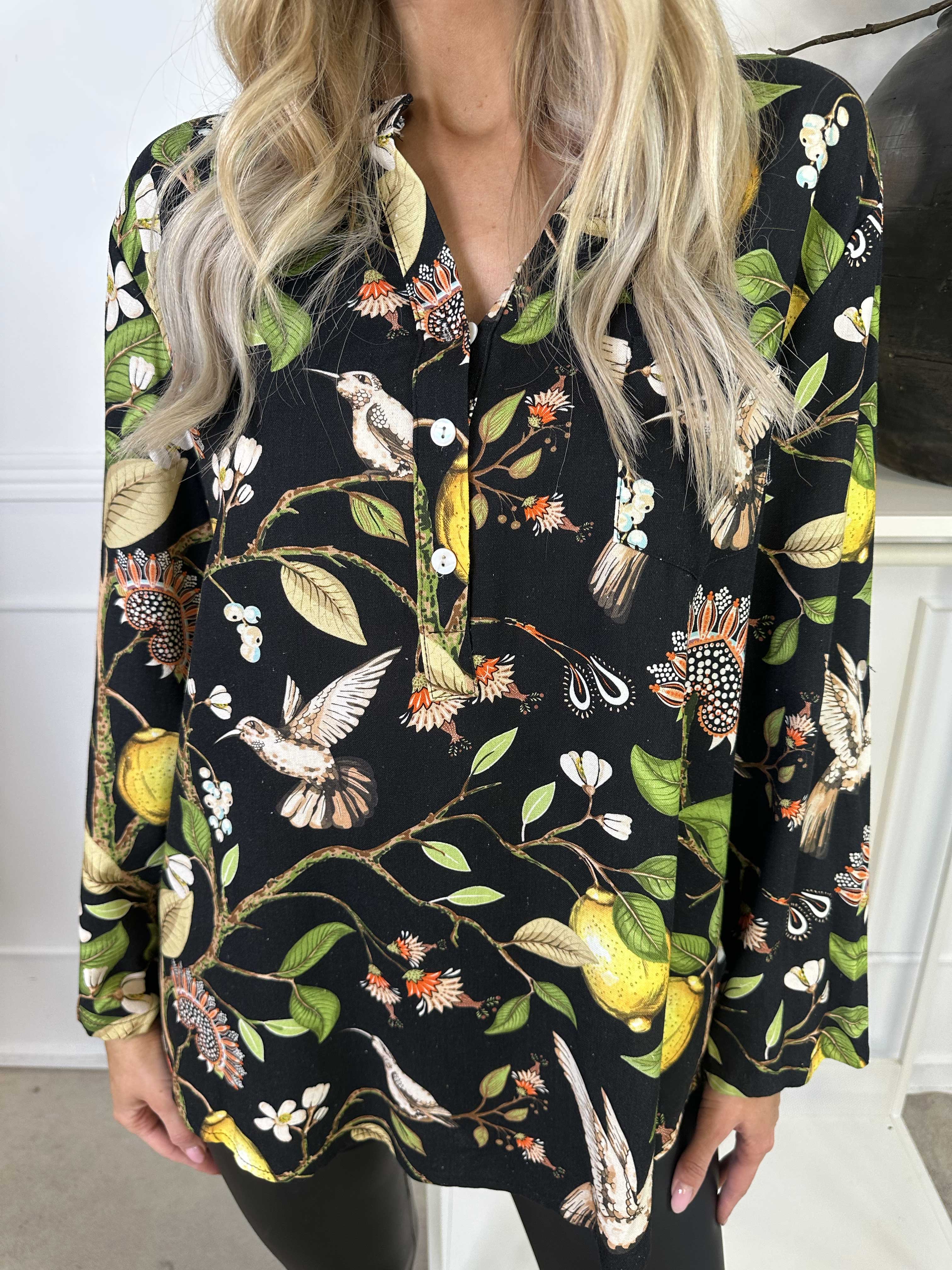 Almira - Söt linne- och bomullsskjorta med fågelmotiv