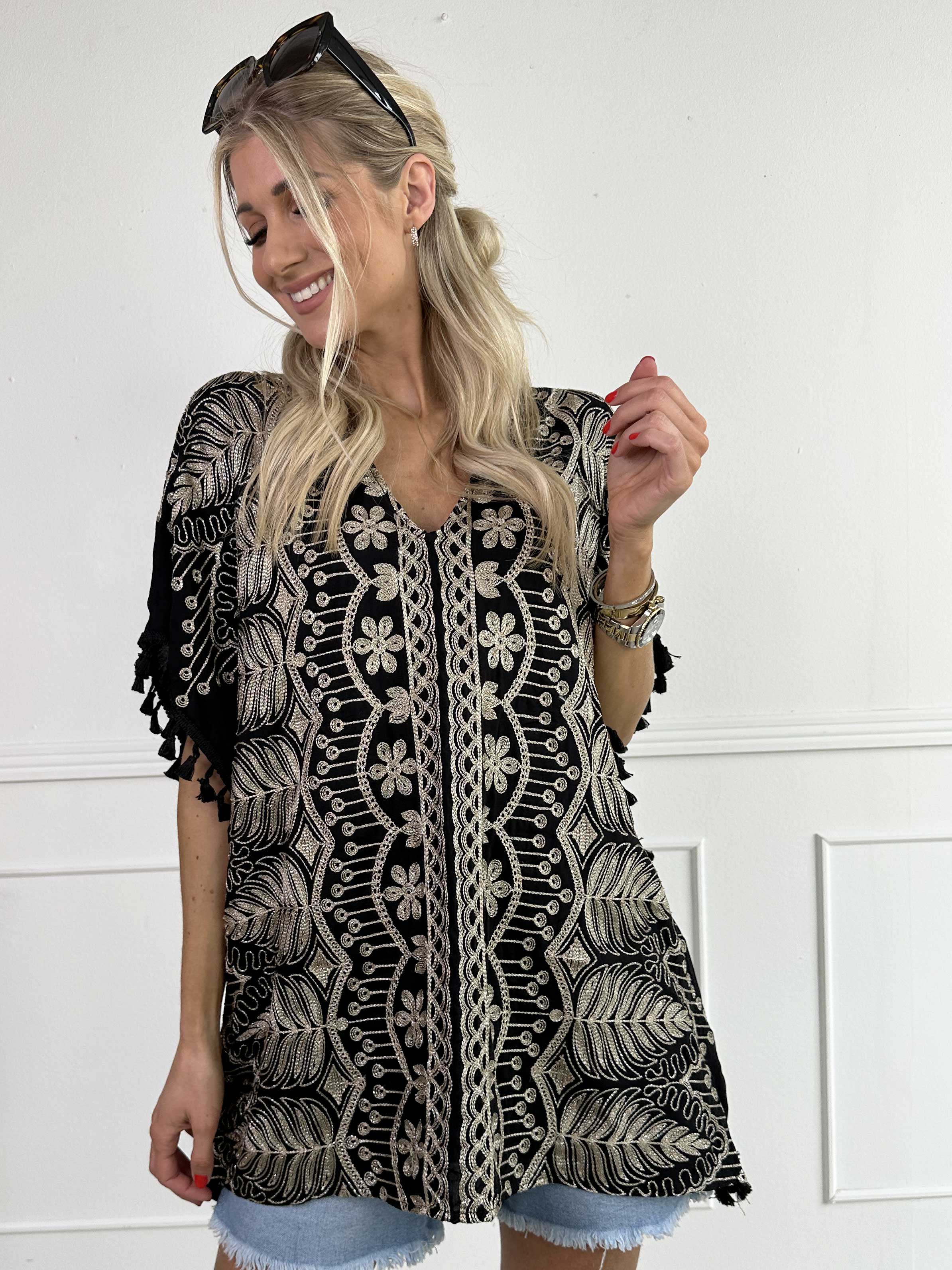 Aloha - Tunika i viskos med guldbroderi och tofsar