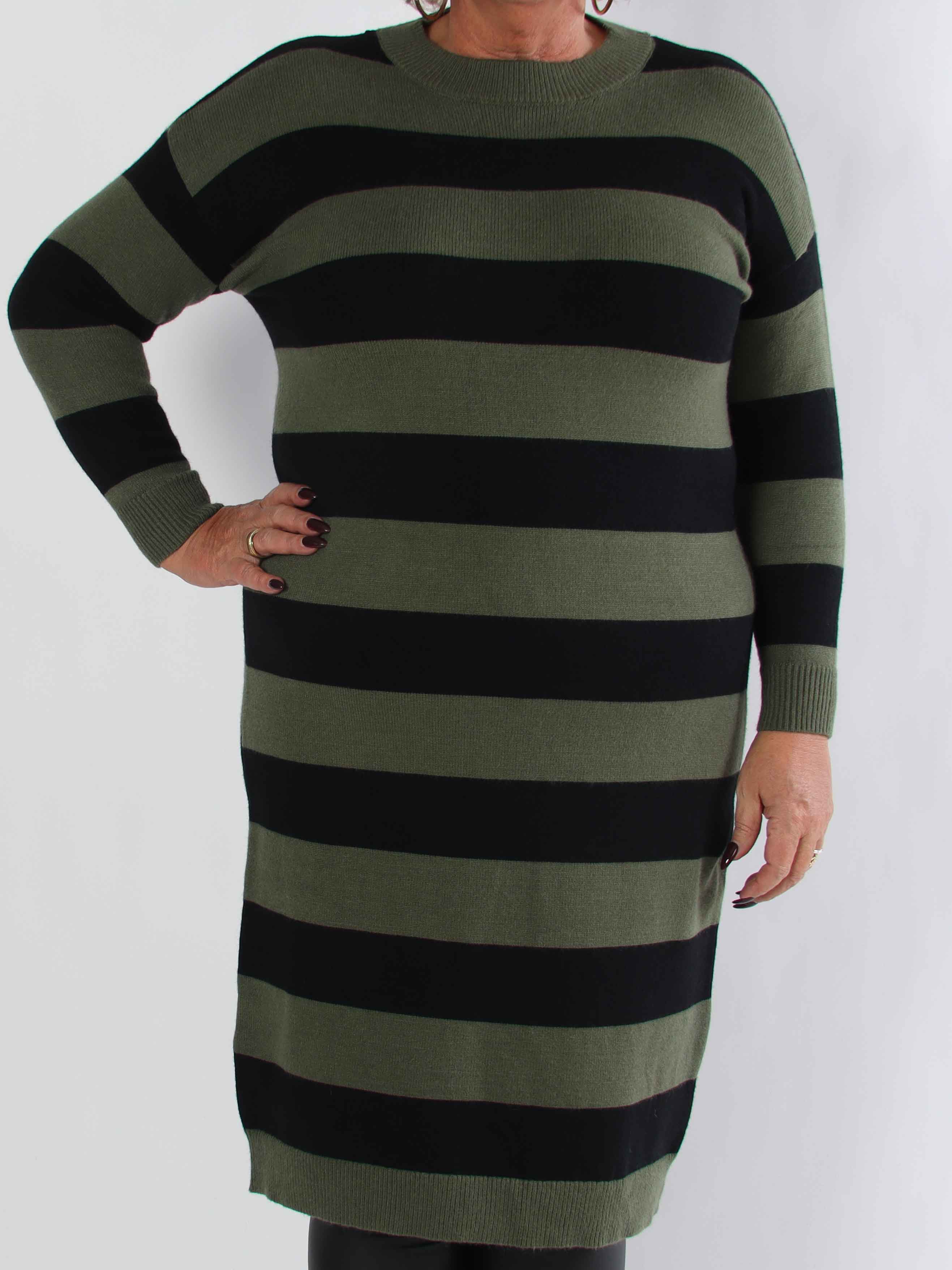 Alvilda - Lång mjuk stickad klänning med ränder