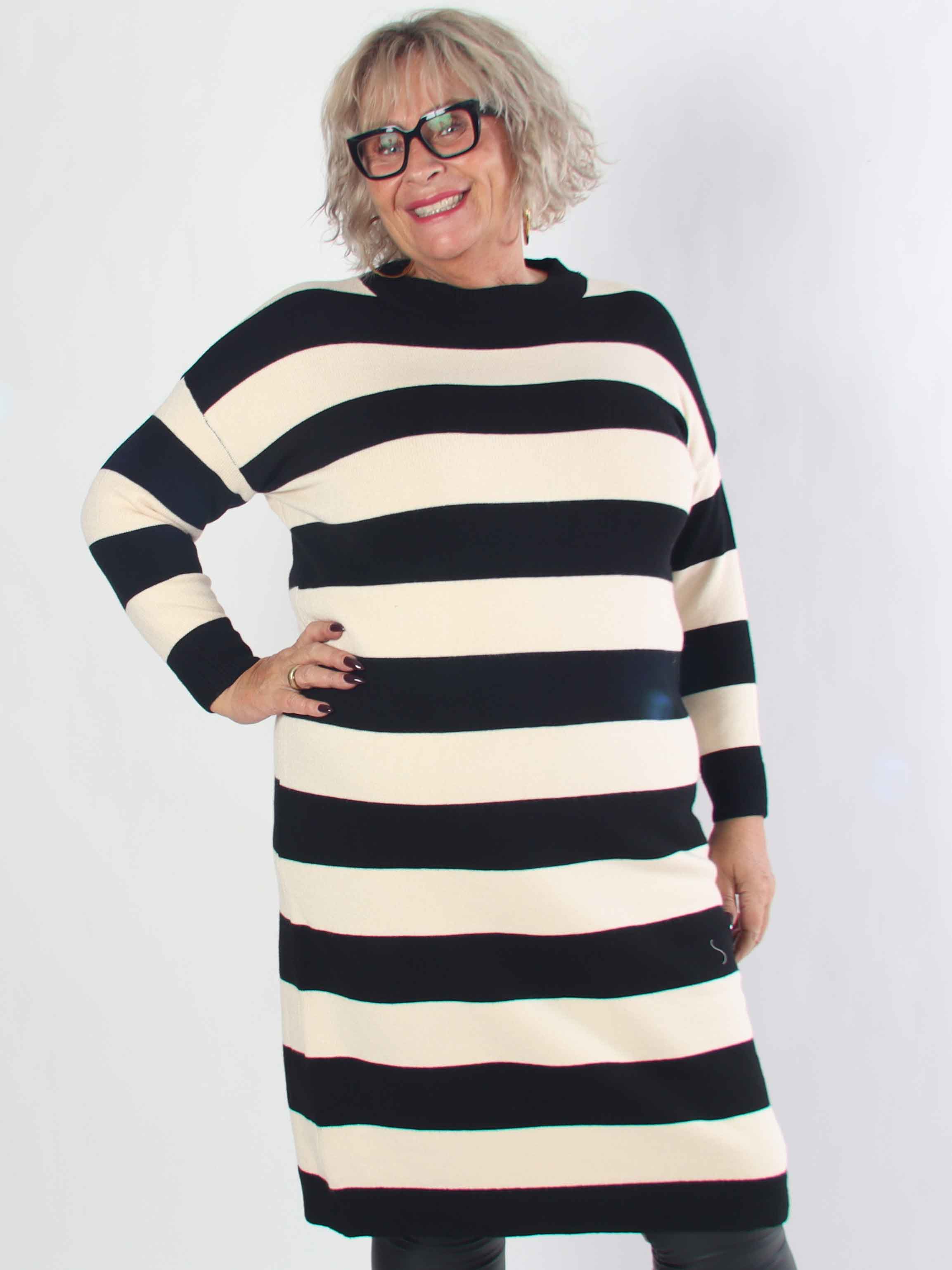 Alvilda - Lång mjuk stickad klänning med ränder