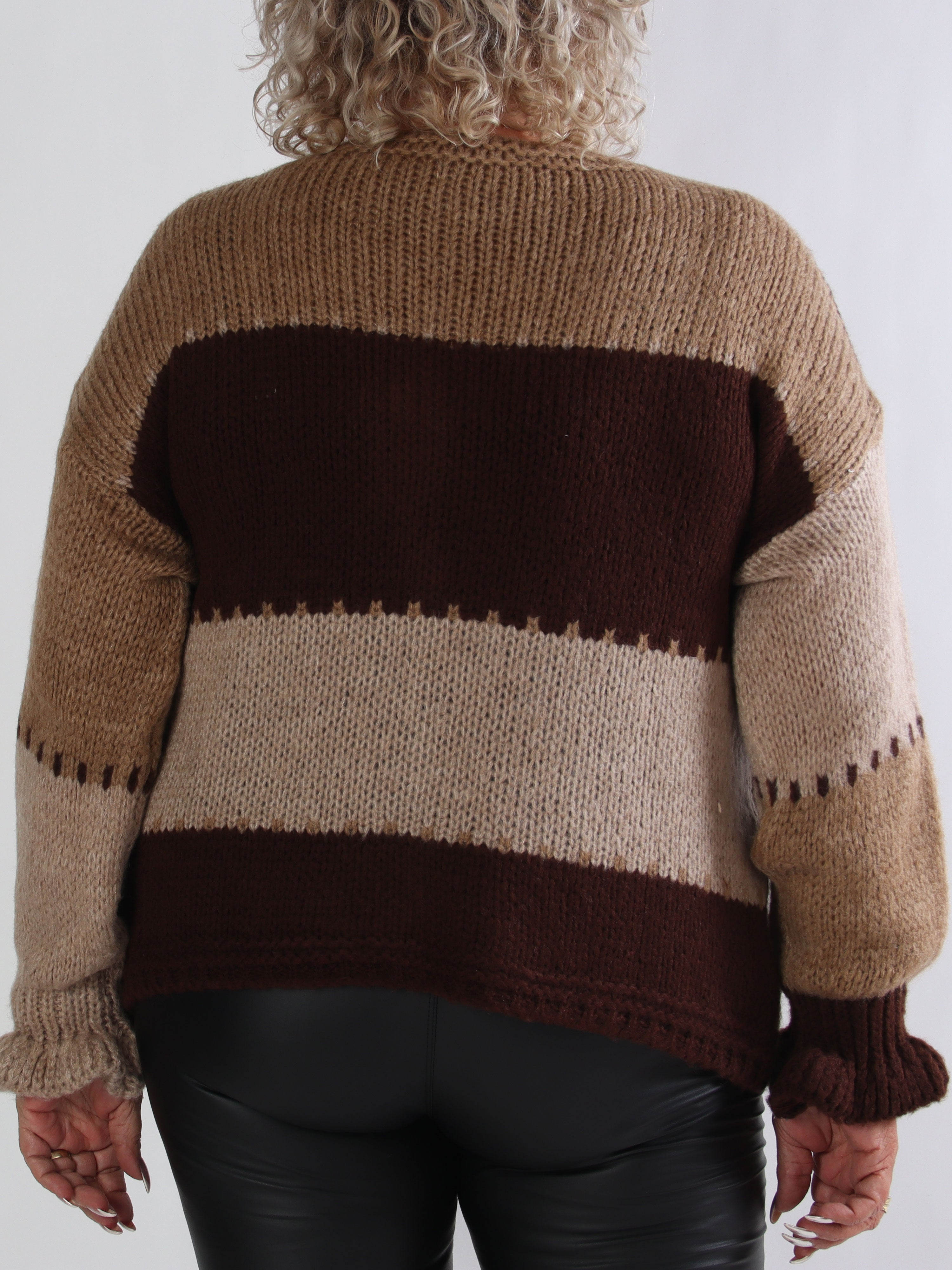 Amberlyn - Rutig stickad plus size kofta med guldfärgade knappar