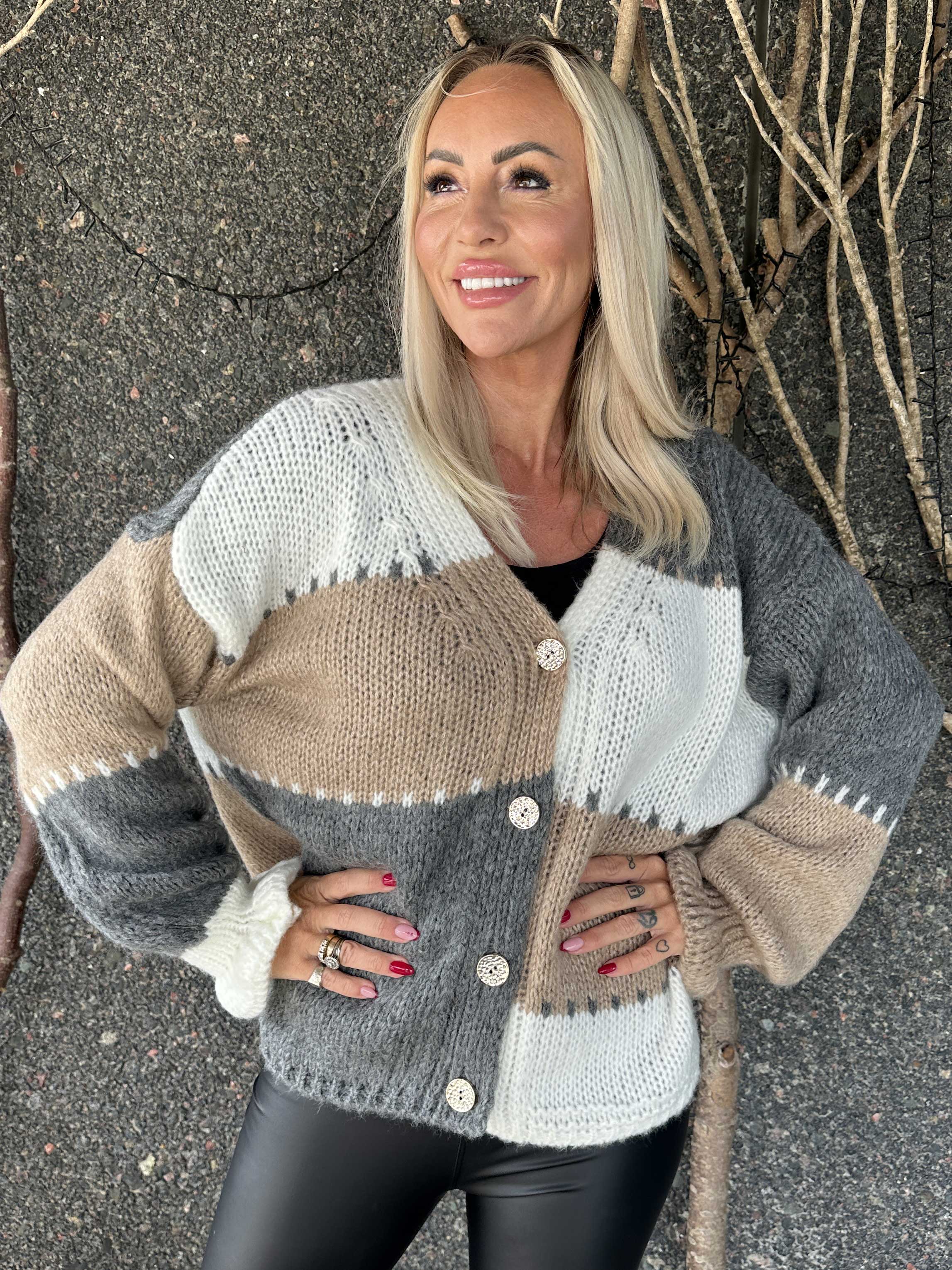 Amberlyn - Rutig stickad kofta med guldfärgade knappar