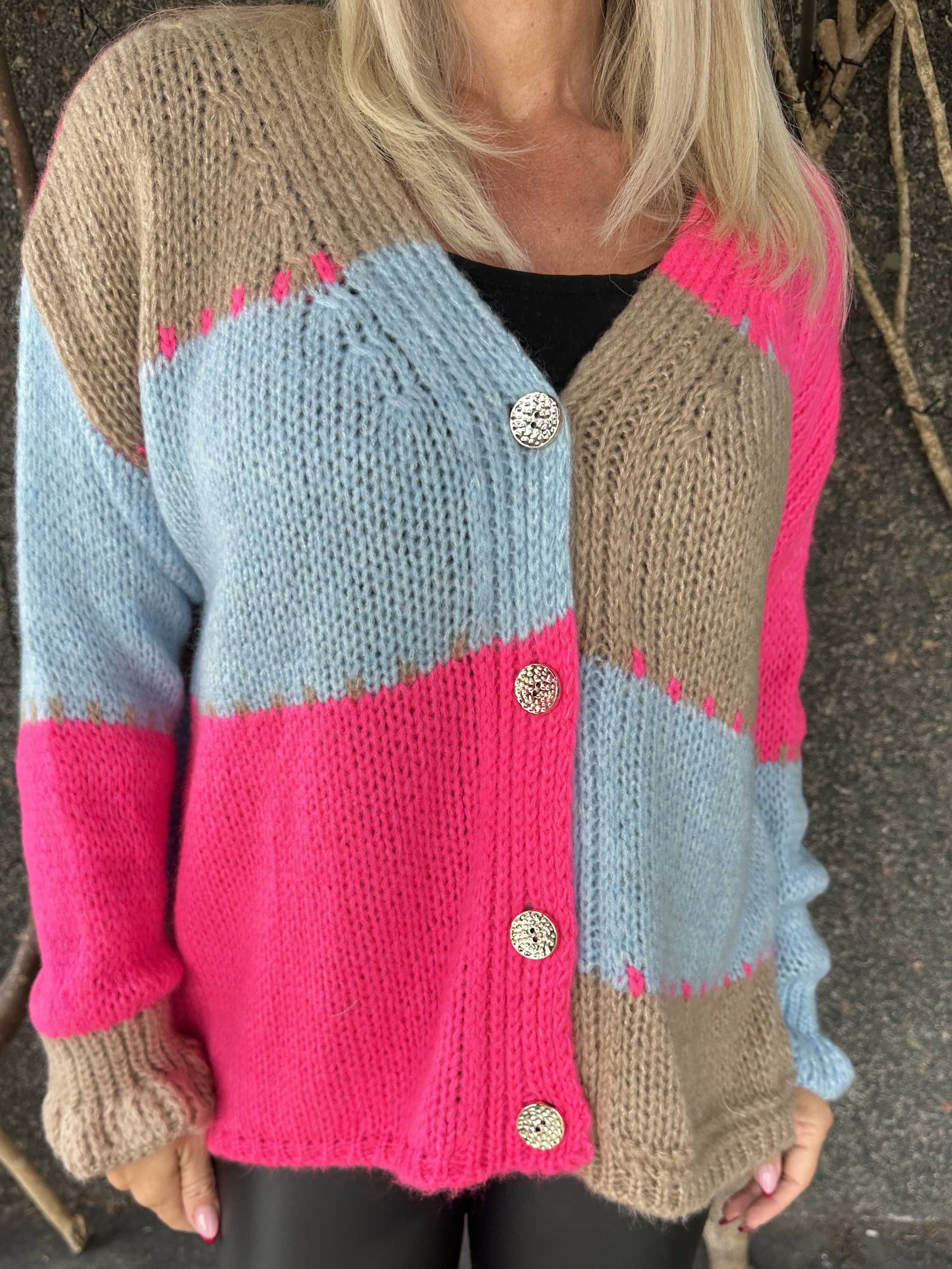 Amberlyn - Rutig stickad kofta med guldfärgade knappar