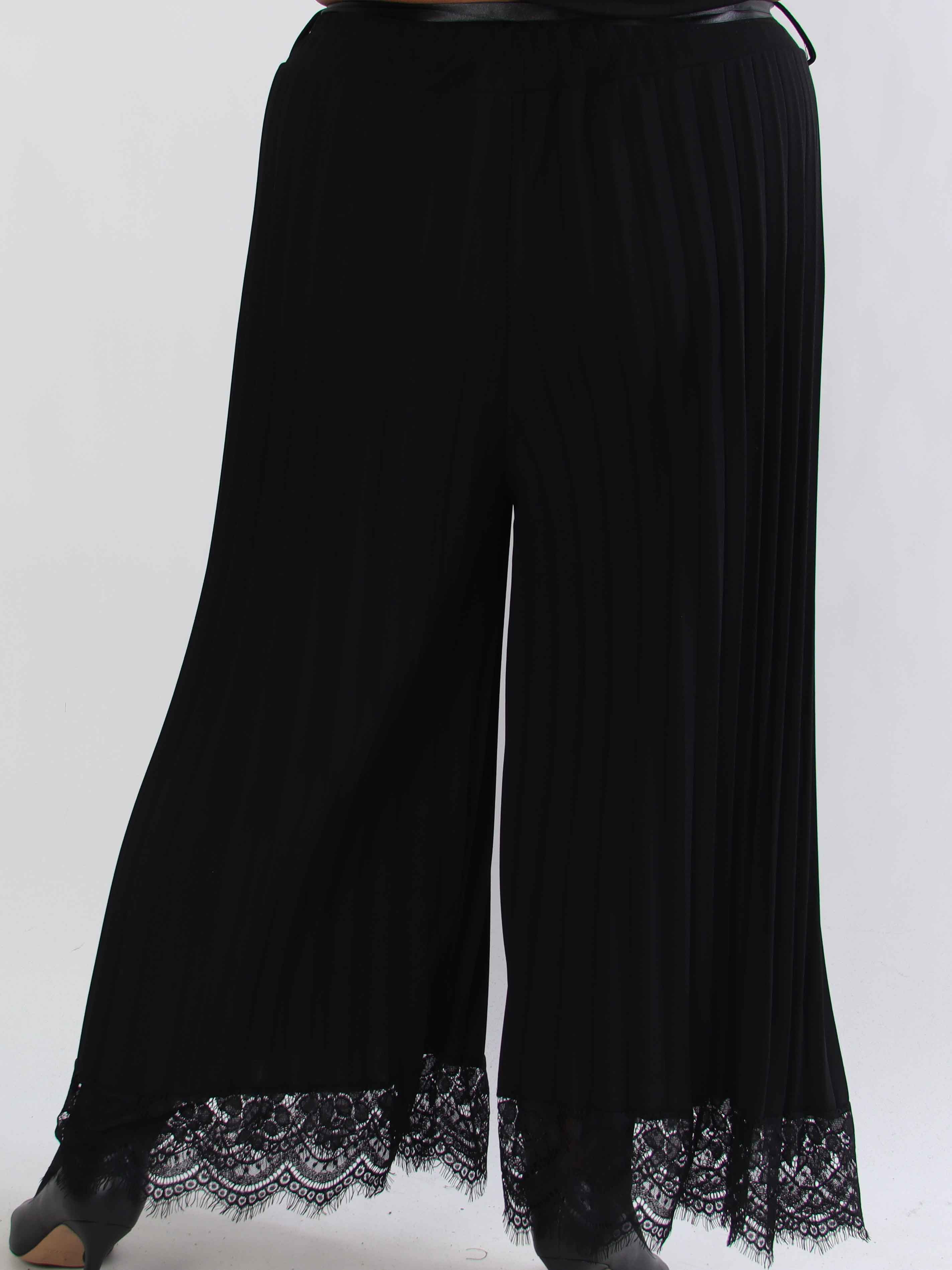 Amica - Plisseret plus size sæt med blondedekant