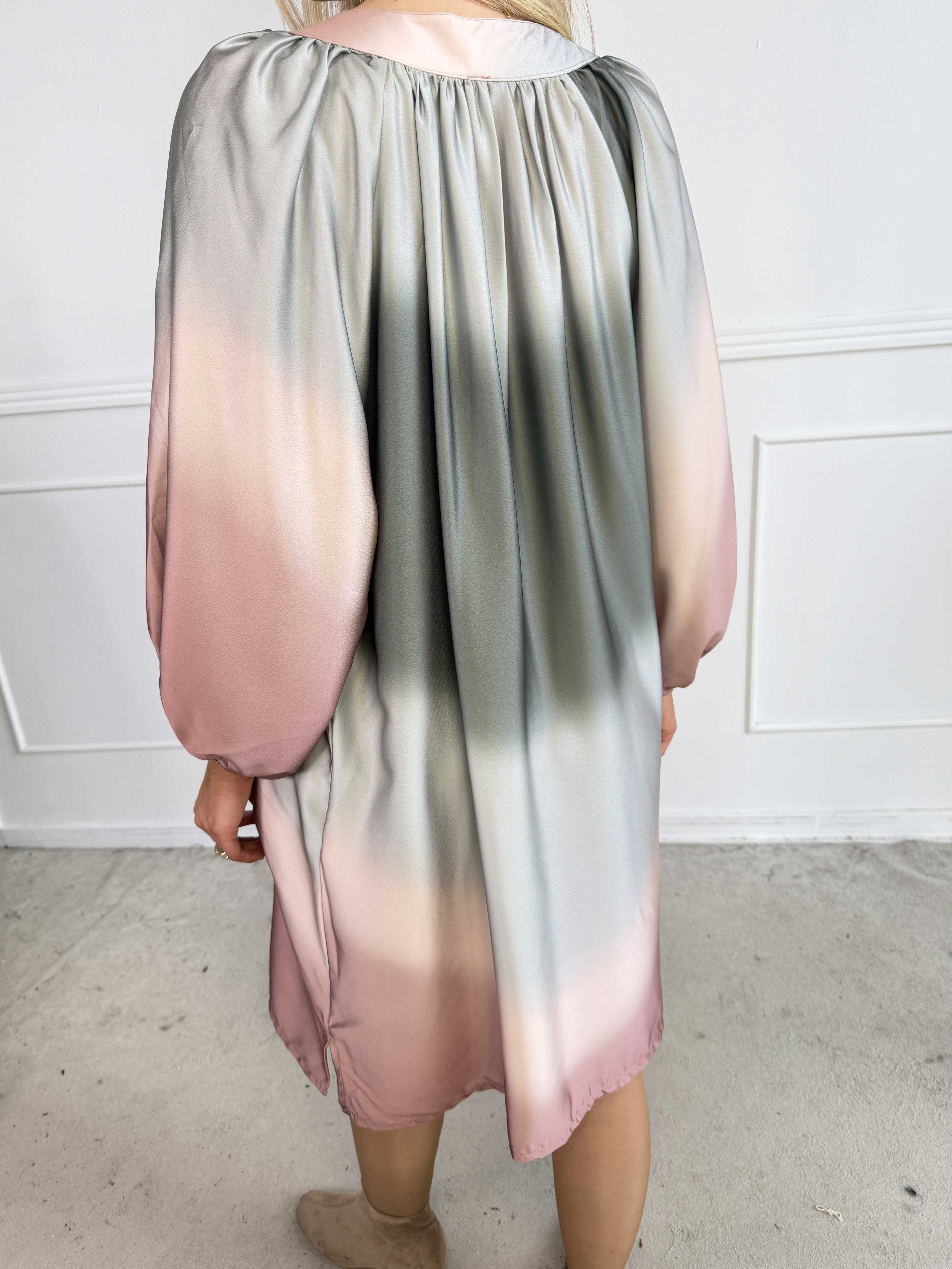 Amidala Batik - Elegant tunikaklänning i batikmönster med fickor