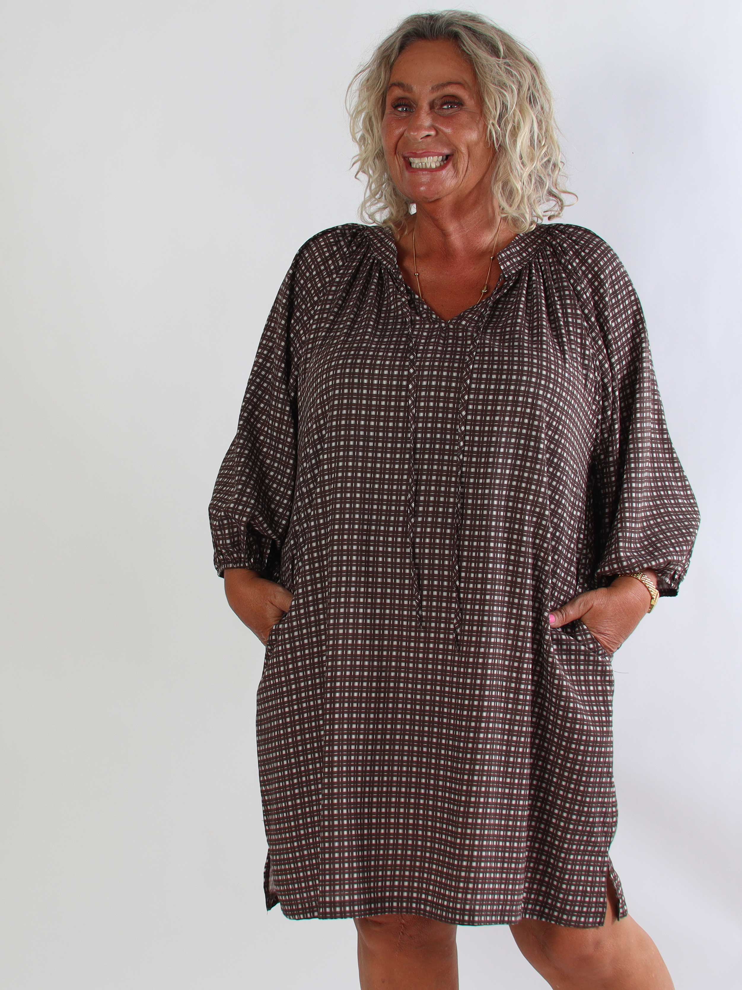Amidala Check - Elegant ternet plus size tunikakjole i viskose
