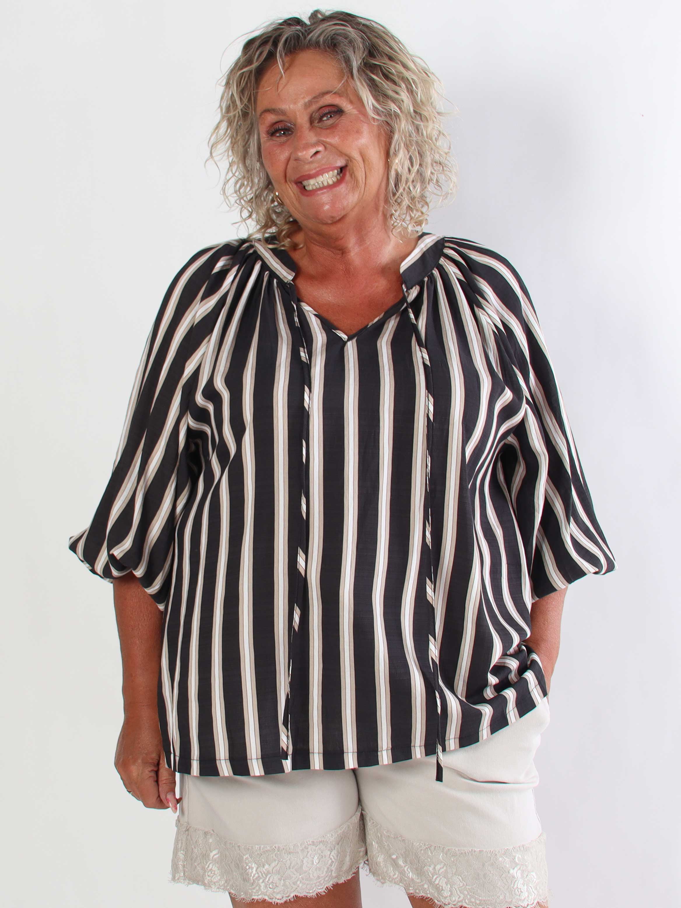 Amidala Shirt - Randig plus size tunika i en lätt viskosblandning med vackra ballongärmar