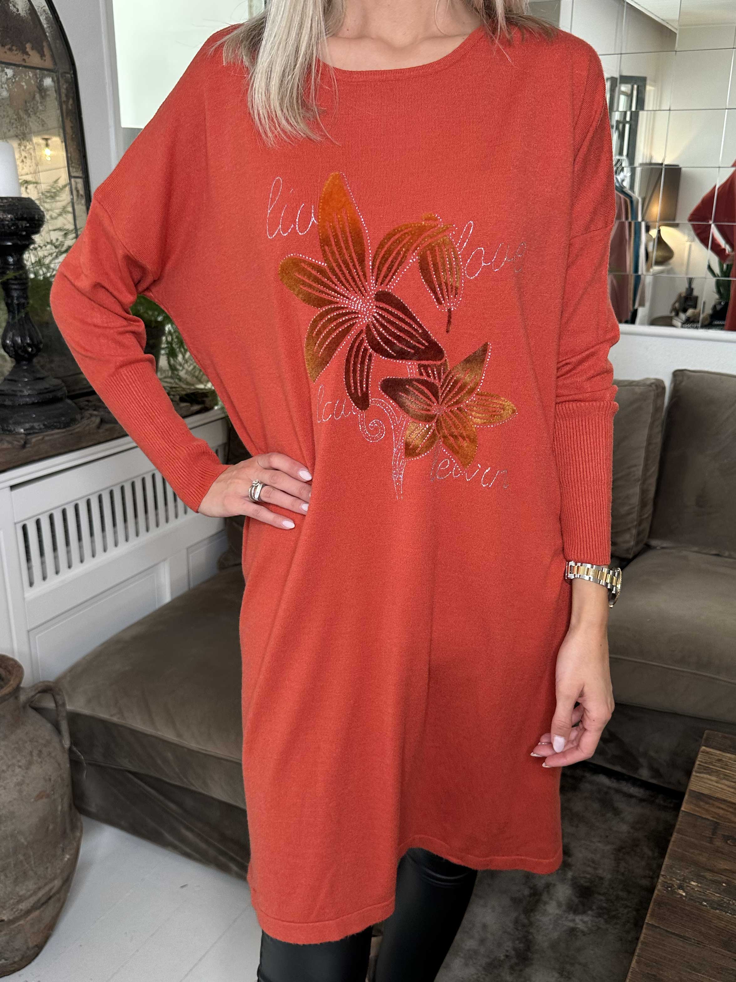 Amilie - Mjuk klänning med blommigt tryck