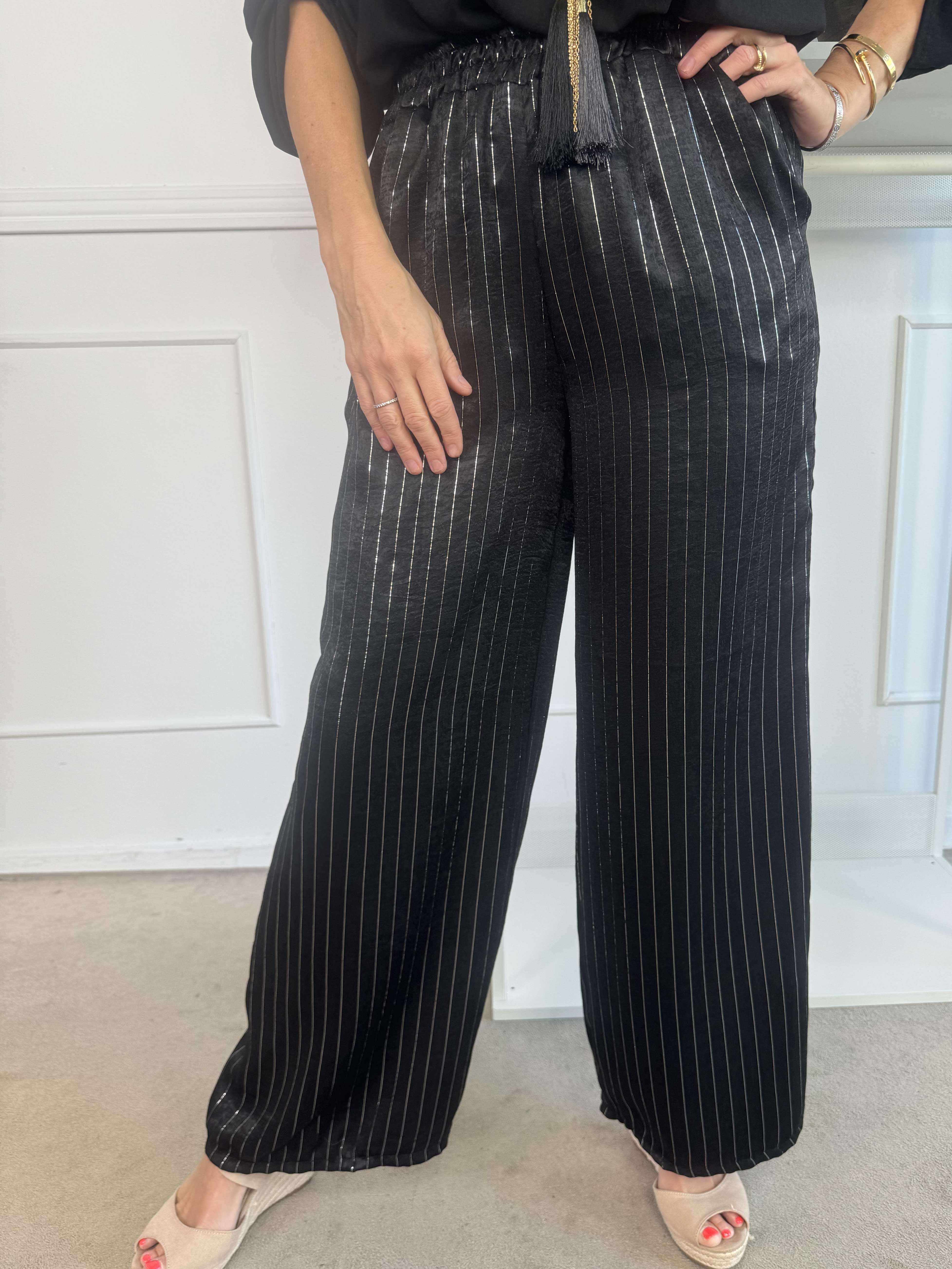 Amora - Mjuka byxor med randiga glittertrådar och resår i midjan