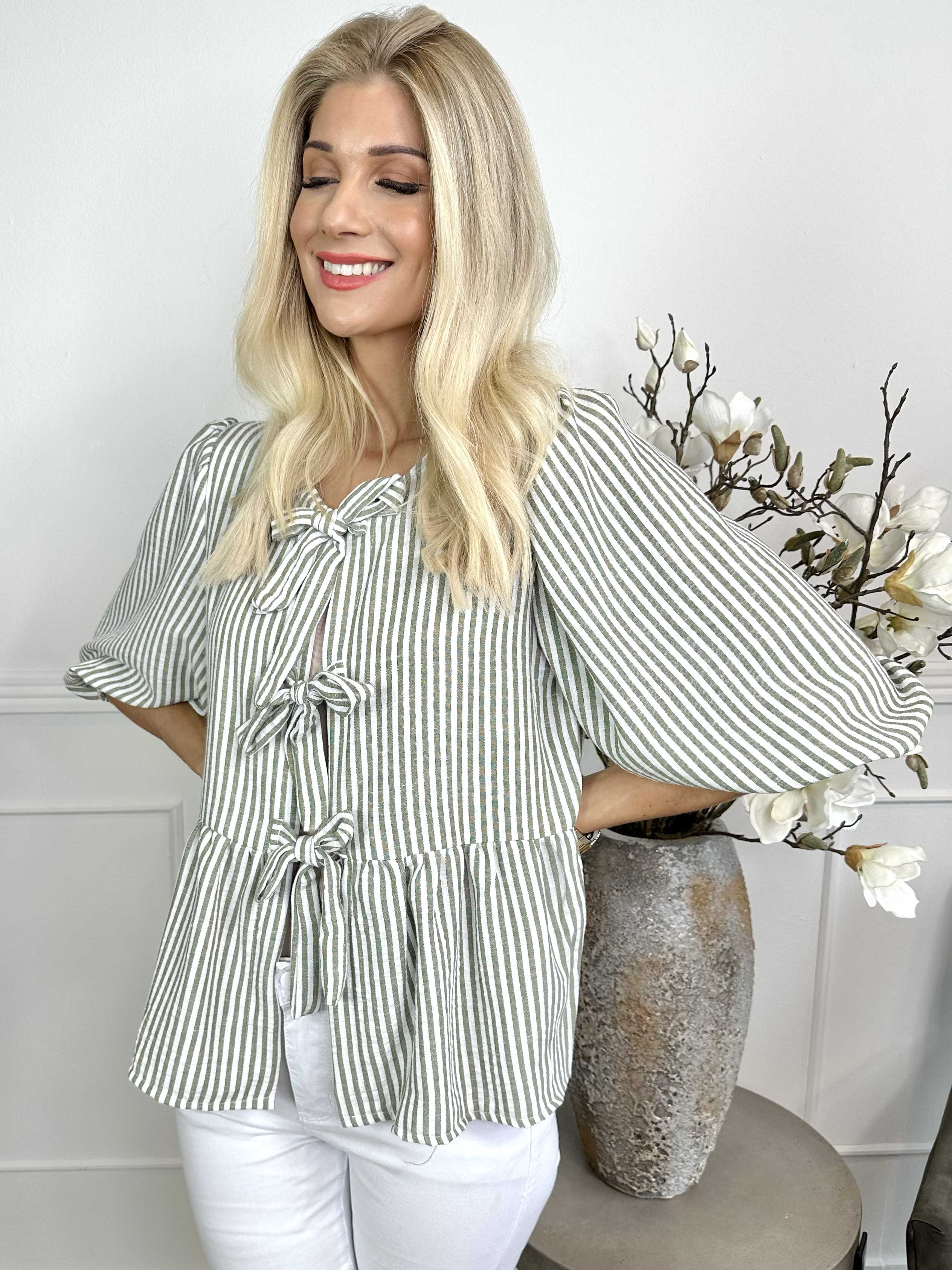 Andrea - Söt randig bomullstunika med rosetter och ballongärmar