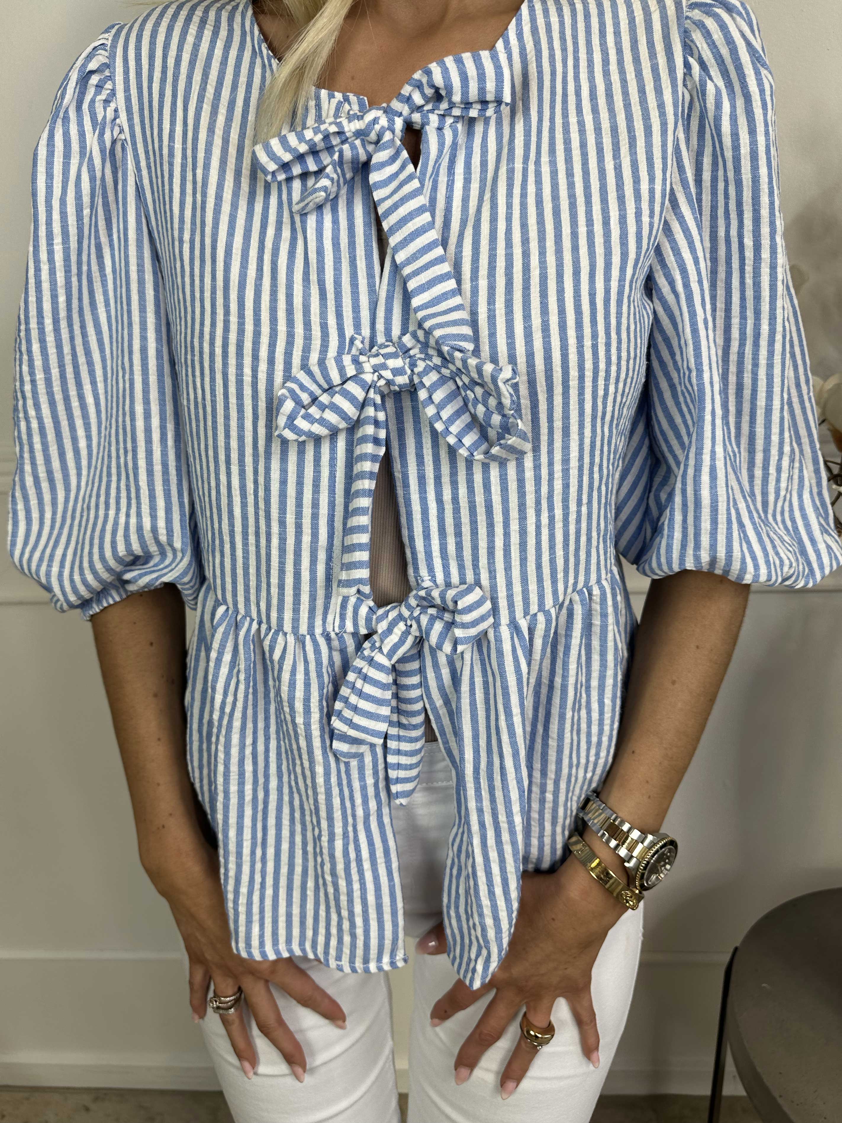 Andrea - Söt randig bomullstunika med rosetter och ballongärmar