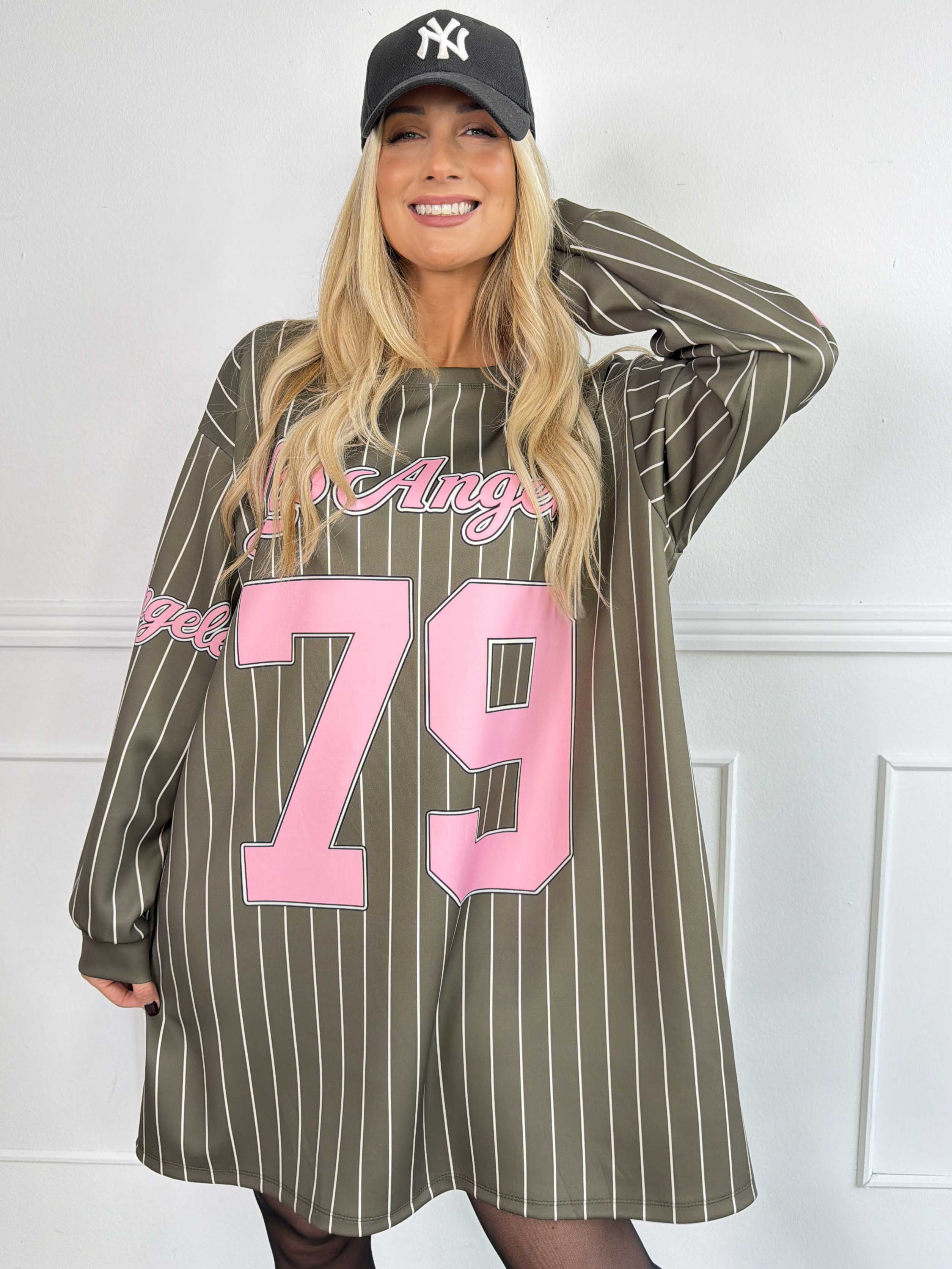 Andrea Long Sleeve – Sweatshirtklänning i viskosblandning med en sportig, basebollinspirerad design