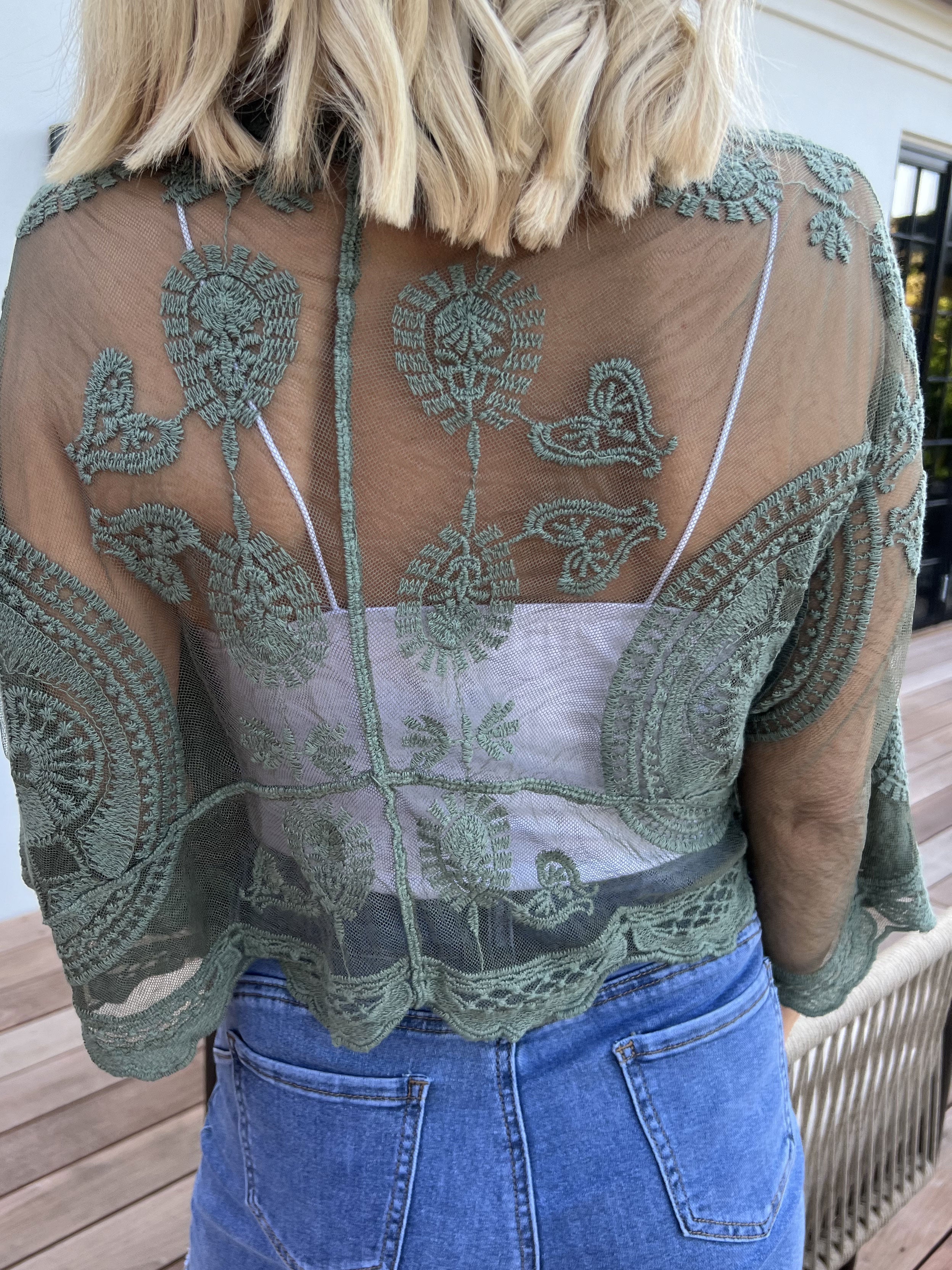 Andromeda - Söt kort kofta i spets