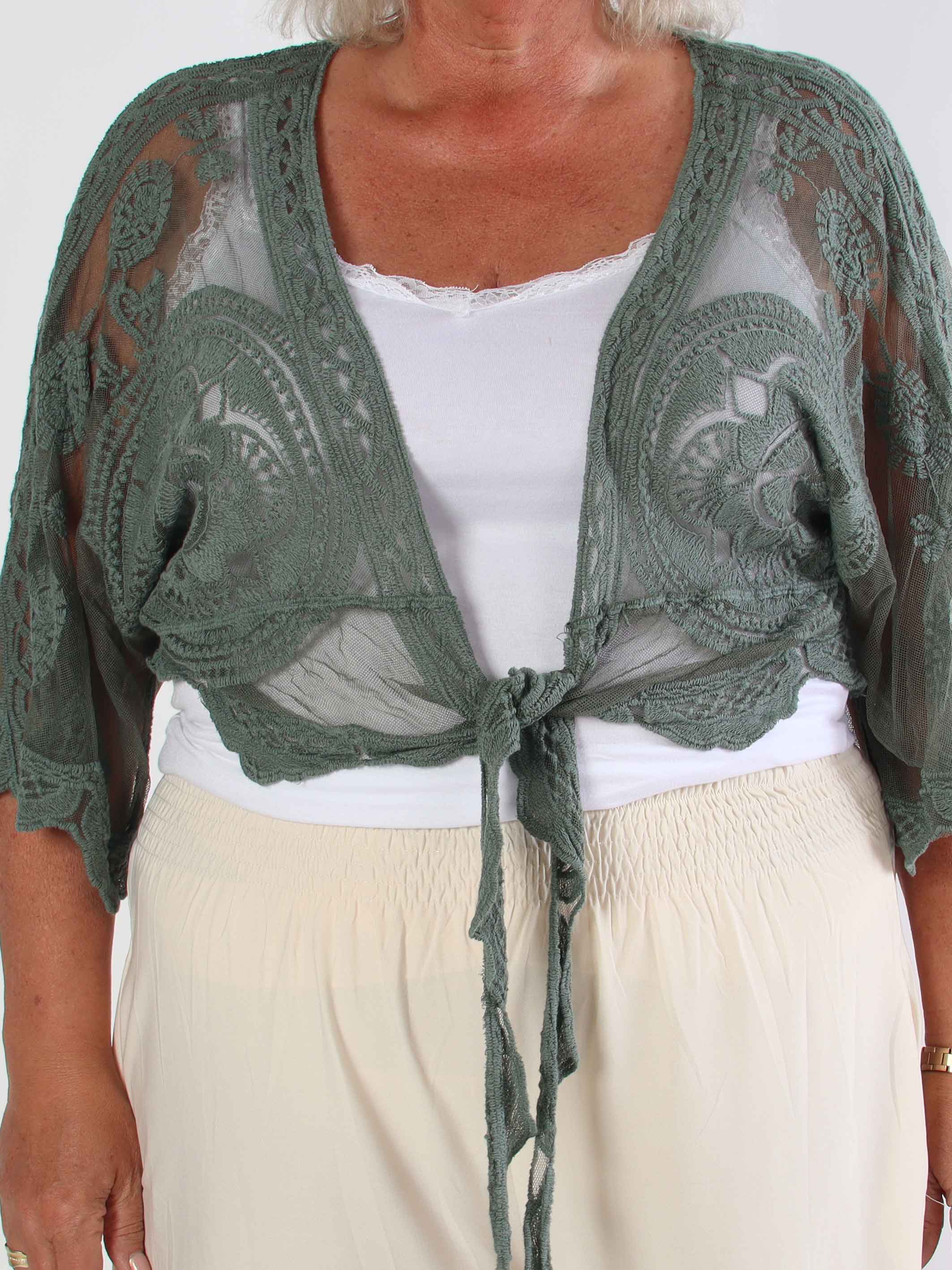 Andromeda - Söt kort plus size kofta i spets