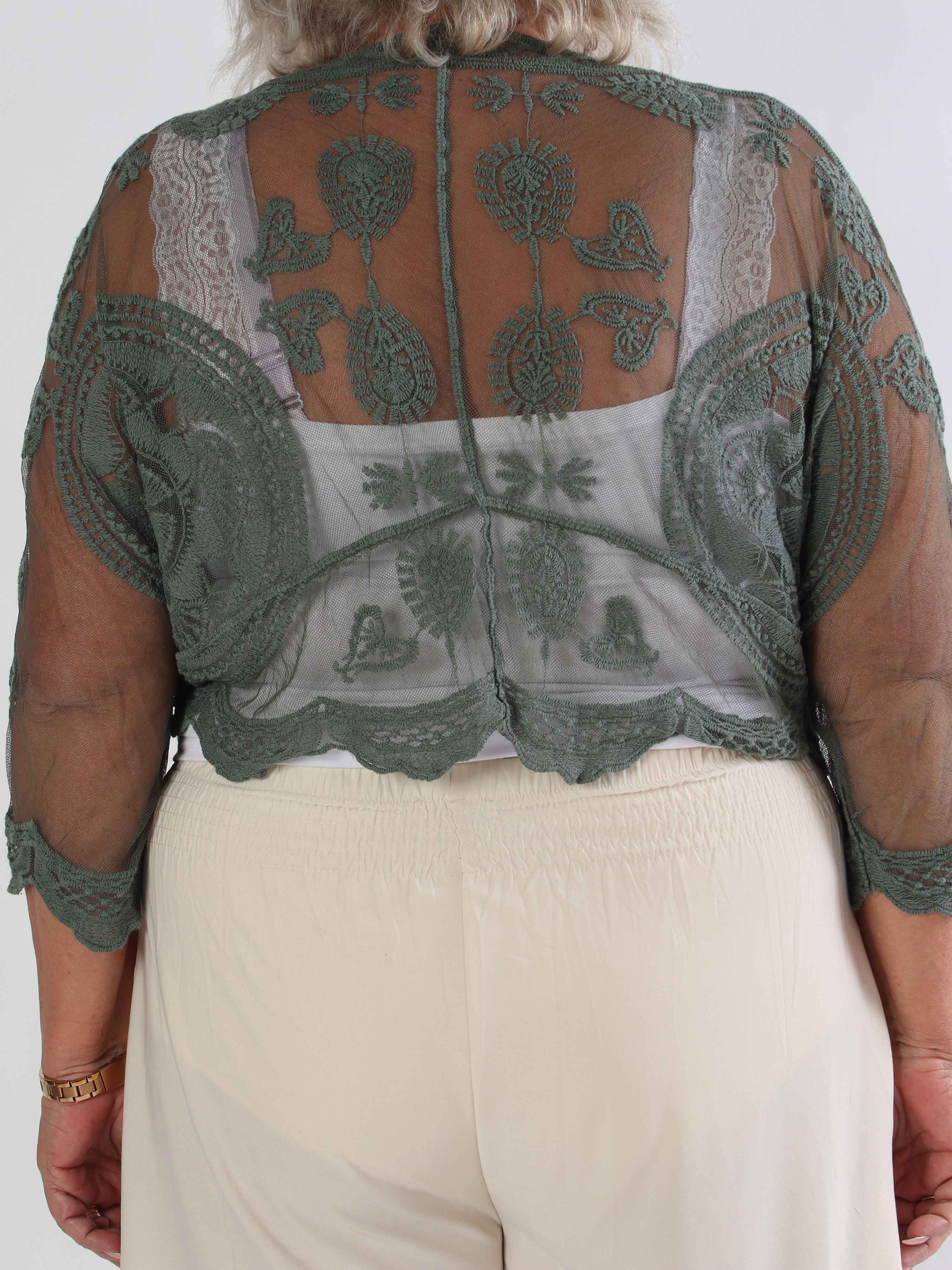 Andromeda - Söt kort plus size kofta i spets