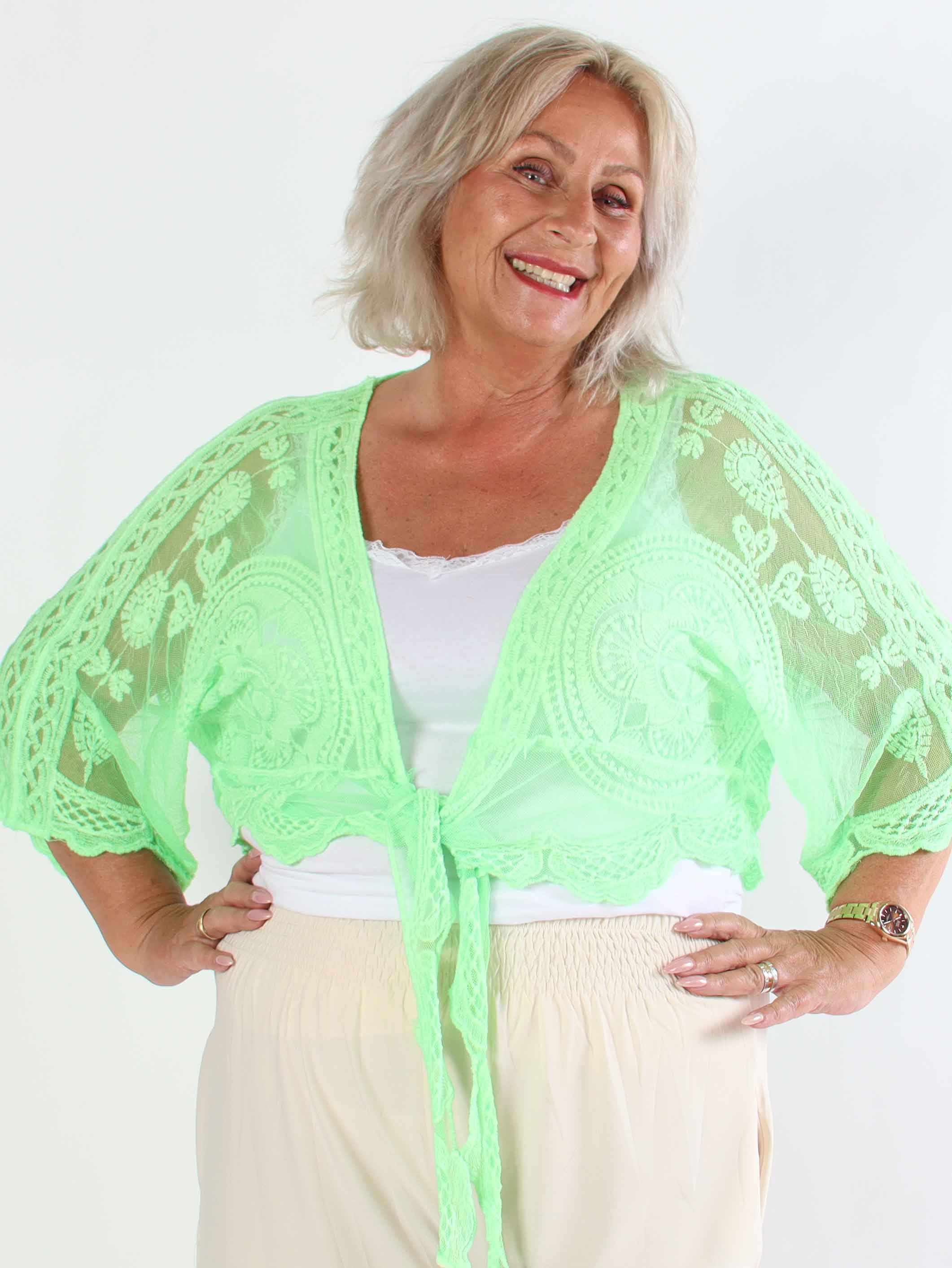 Andromeda - Söt kort plus size kofta i spets