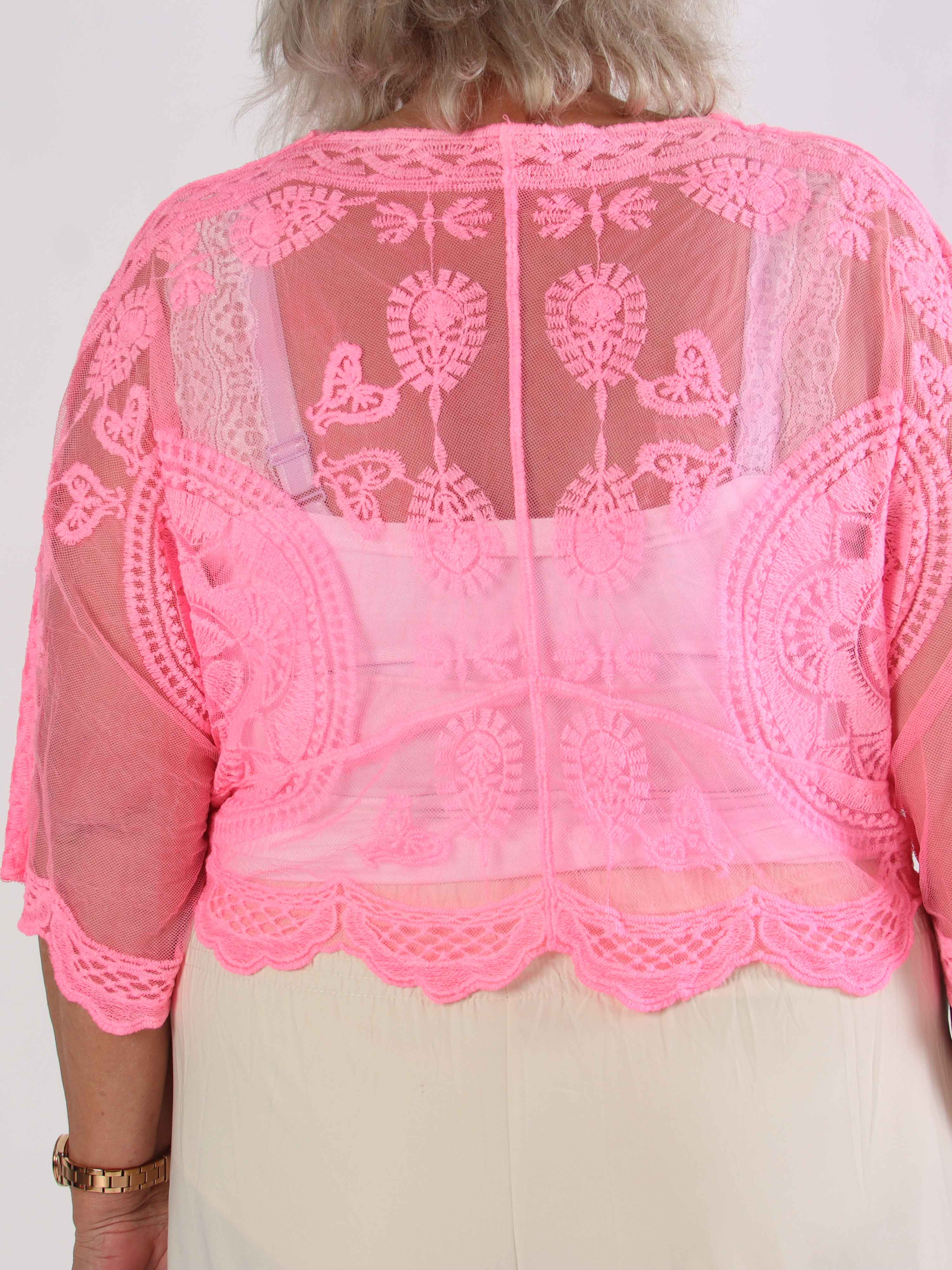 Andromeda - Söt kort plus size kofta i spets