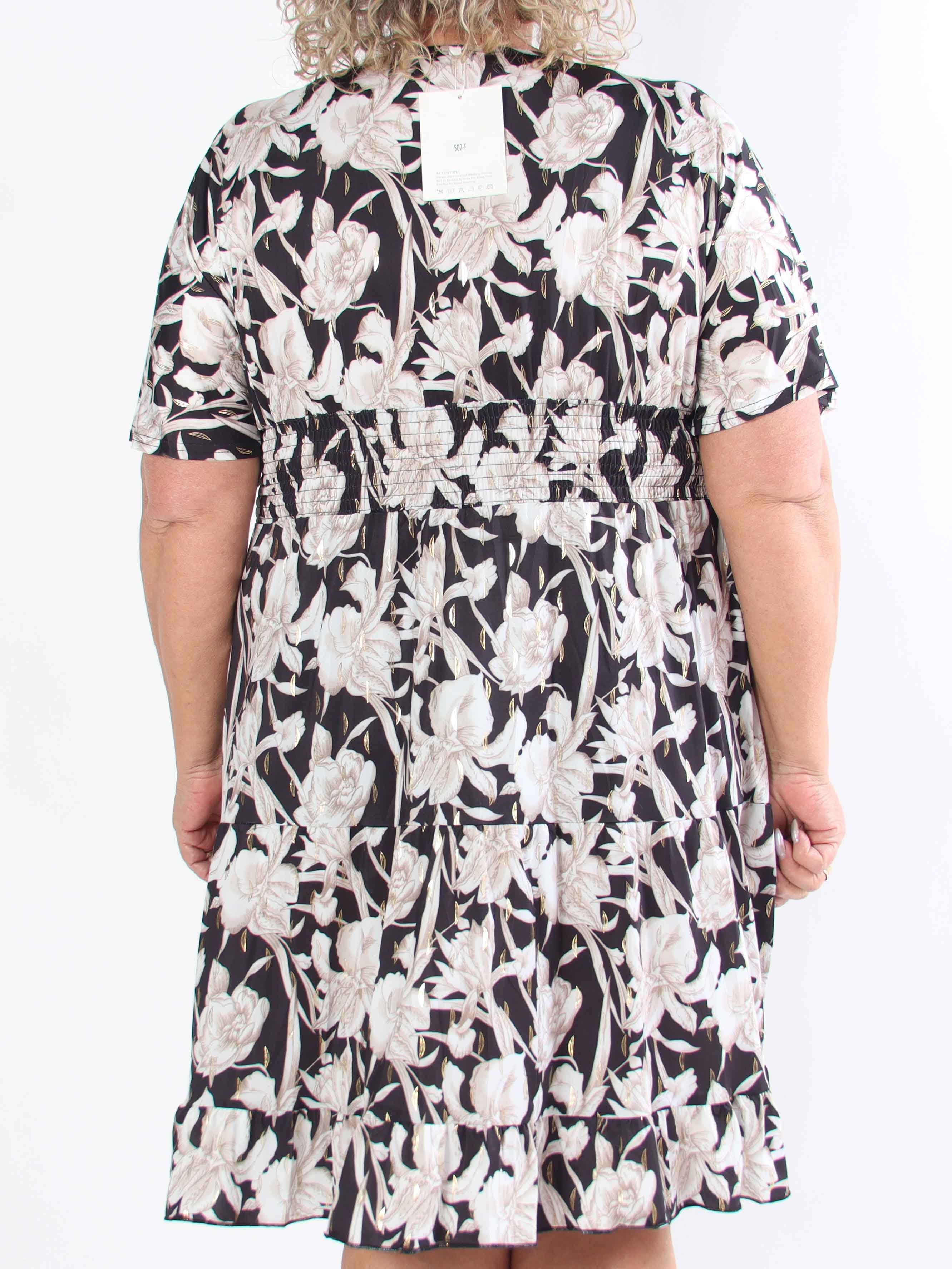 Angela - Klänning i plusstorlek med eleganta volanglager i kjolen